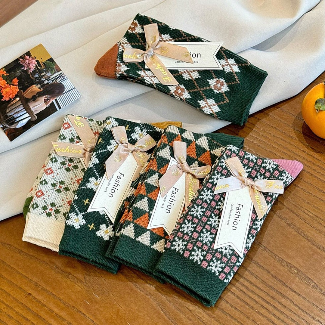 Crafted from fine cotton, these classic crew socks feature - Comprehensive 2