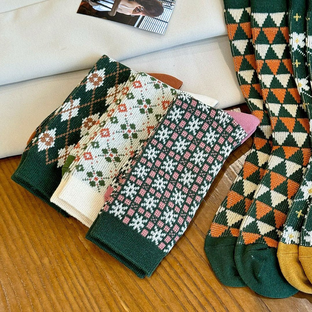 Crafted from fine cotton, these classic crew socks feature - Comprehensive 9