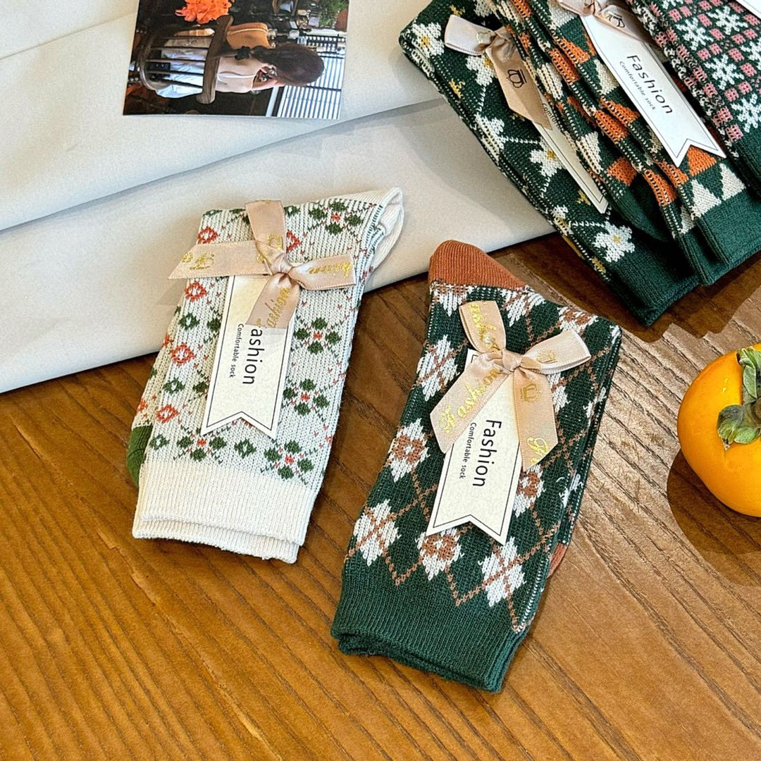 Crafted from fine cotton, these classic crew socks feature - Comprehensive 4