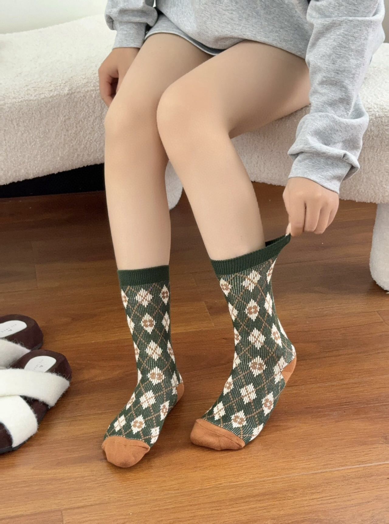 Diamond Pattern Crew Socks - Comprehensive 4