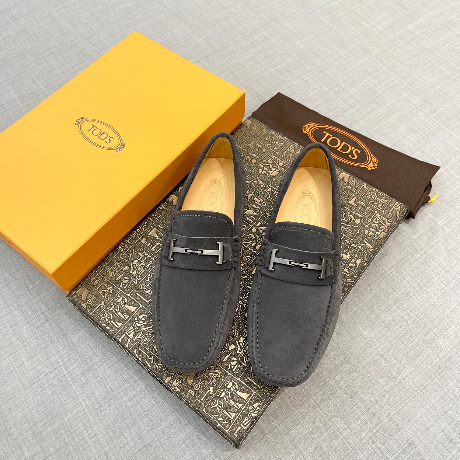 NO:350842,:【Tods】Men’s beanie shoes, counter synchronized new style, high-end quality, frosted leather apricot colored beef. Original packaging. Dark gray, size 38-45.,,Tod's19860909:【Tods】男士豆豆鞋 专柜同步新款 高端品质 磨砂皮杏色牛里.原版包装.深灰色,尺码38-45.,,Tod's,Men's shoes