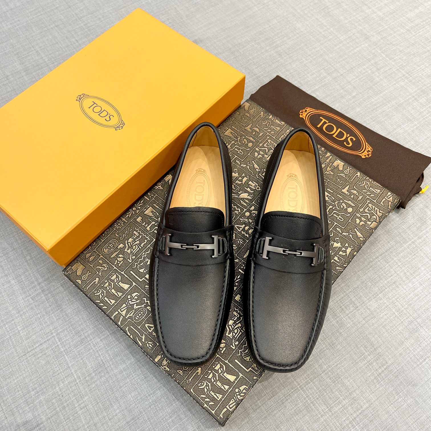 NO:350933,:【Tods】Men’s beanie shoes, counter synchronized new style, high-end quality, cowhide, apricot color, original packaging. Black, size 38-45.,,Tod's,cowhide19860909:【Tods】男士豆豆鞋 专柜同步新款 高端品质 牛皮杏色牛里.原版包装.黑色,尺码38-45.,,Tod's,cowhide,Men's shoes