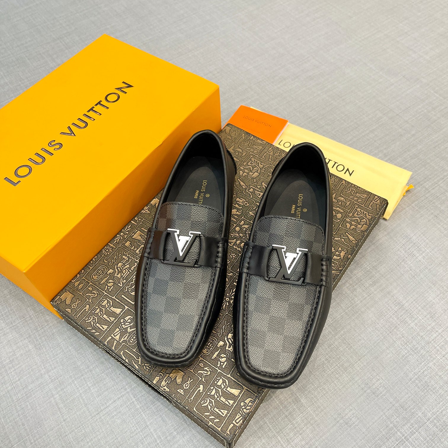 NO:350538,:【L Home】Men’s Bean Dog Shoes Official Website Synchronized〈Market Top Version〉Cowhide+Black Niuli Original Packaging. Black Grid, Size 38-45.,,cowhide19860909:【L 家】男士豆豆鞋 官网同步〈市场顶级版本〉牛皮+黑色牛里 原版包装 .黑格,尺码38-45.,,cowhide,Men's shoes