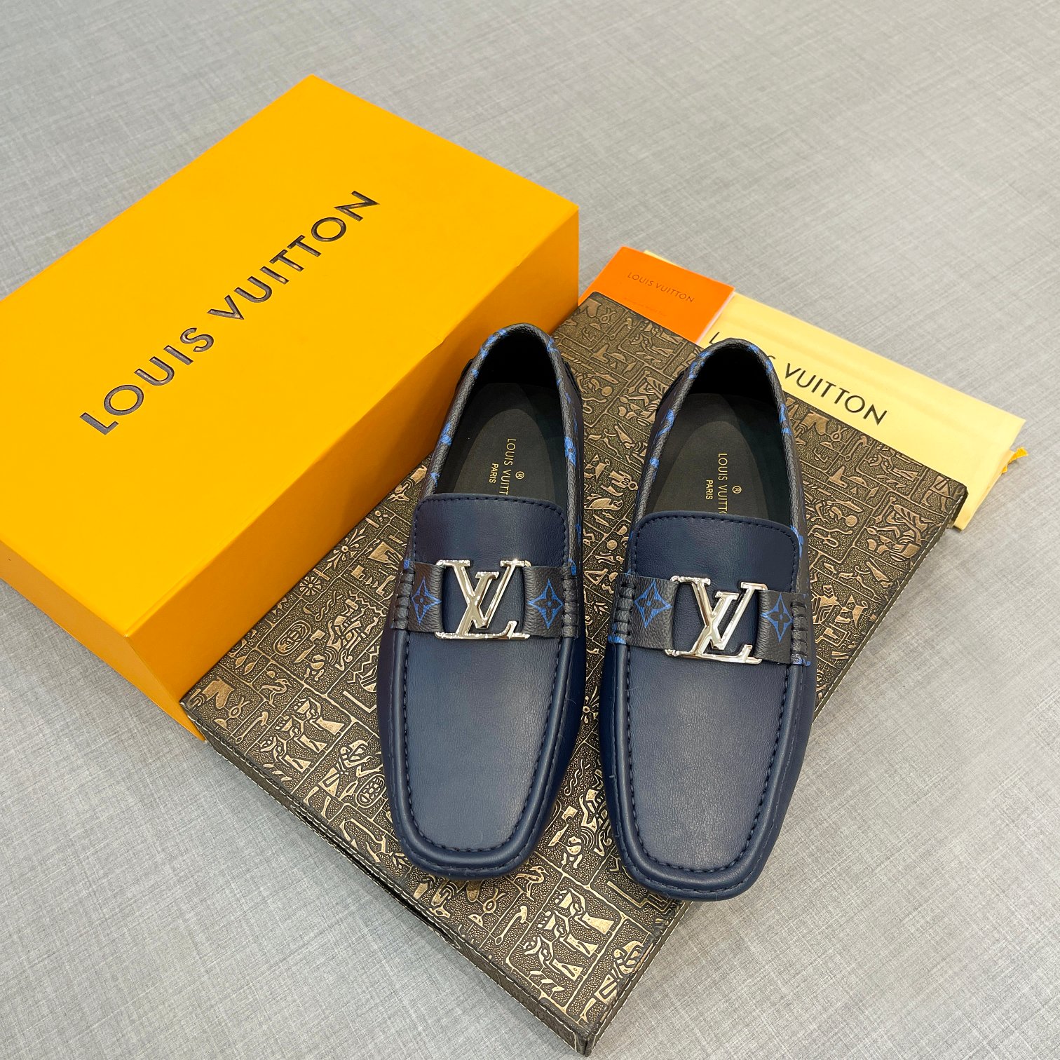 NO:350597,:【L Home】Men’s Bean Dog Shoes Official Website Synchronized〈Market Top Version〉Cowhide+Black Niuli Original Packaging. Dark Blue, Size 38-45.,,cowhide19860909:【L 家】男士豆豆鞋 官网同步〈市场顶级版本〉牛皮+黑色牛里 原版包装 .深蓝色,尺码38-45.,,cowhide,Men's shoes