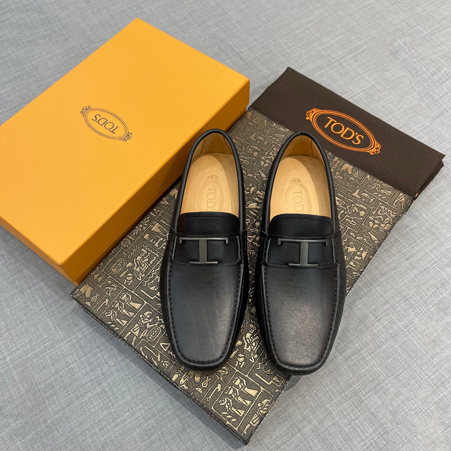 NO:350506,:【Tods】Men’s beanie shoes, counter synchronized new style, high-end quality, cowhide, apricot color, original packaging. Black, size 38-45.,,Tod's,cowhide19860909:【Tods】男士豆豆鞋 专柜同步新款 高端品质 牛皮杏色牛里.原版包装.黑色,尺码38-45.,,Tod's,cowhide,Men's shoes