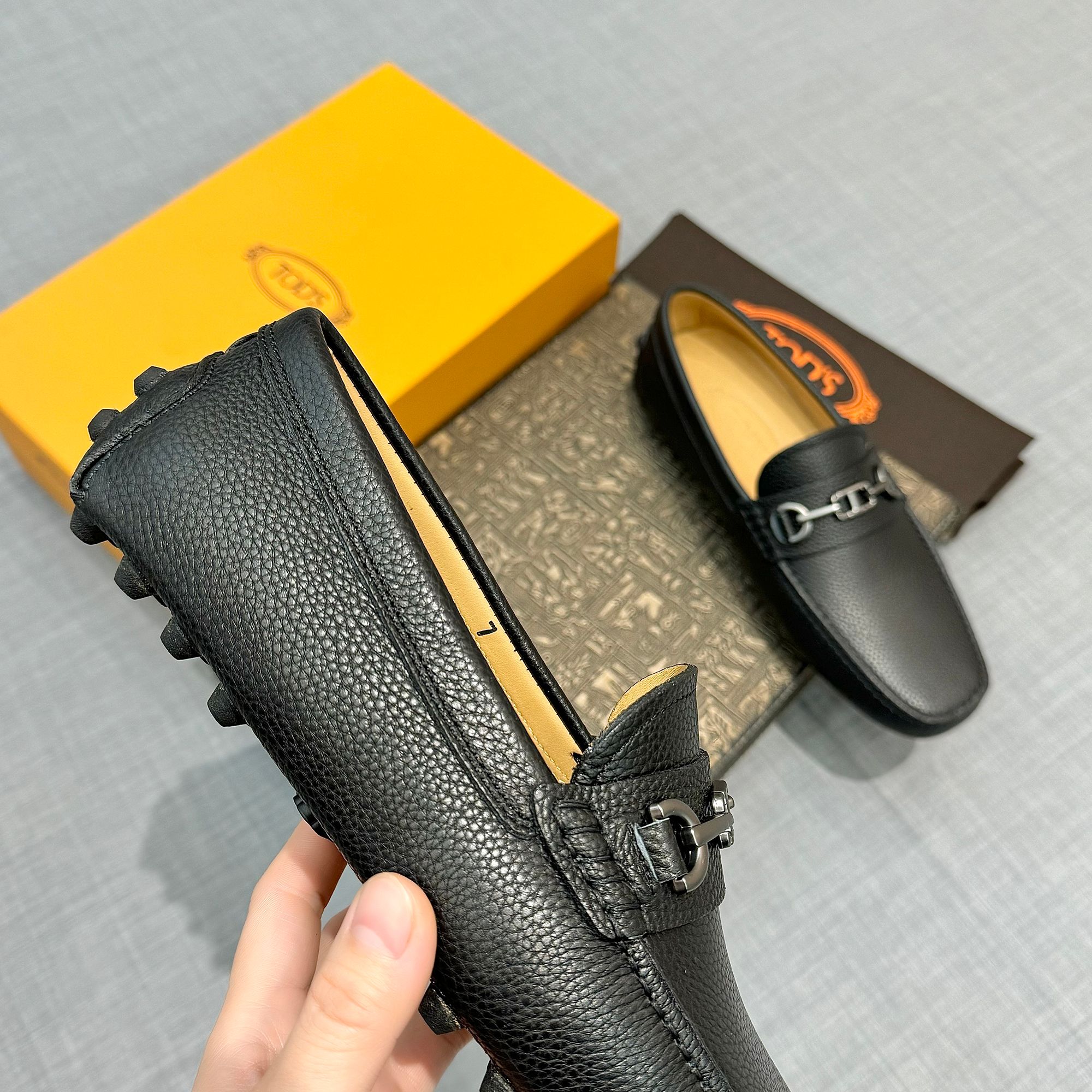 Precio de fábrica: [Tods] zapatos de hombre de soja Sincronización de contador nueva calidad de gama