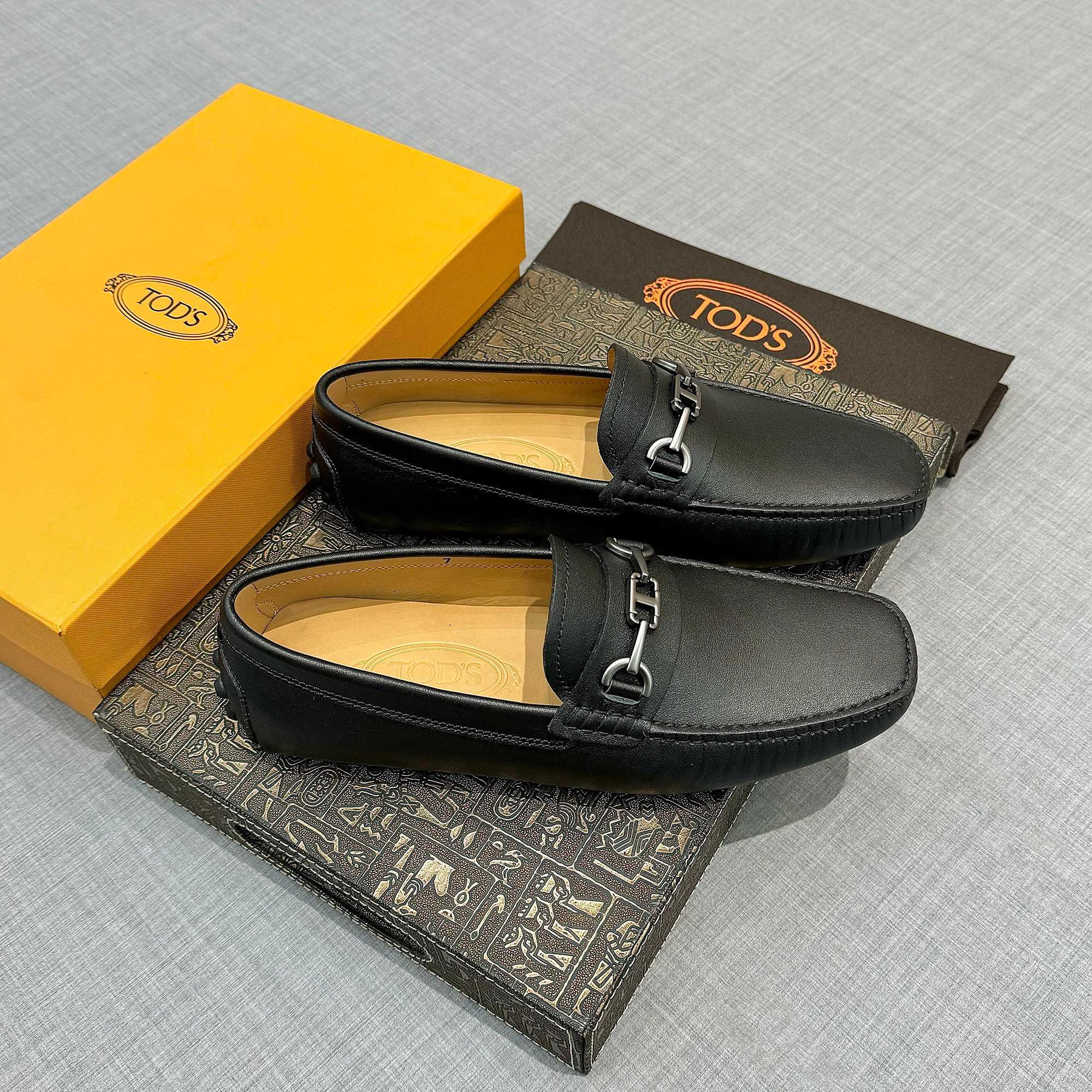 Precio de fábrica: [Tods] zapatos de hombre de soja Sincronización de contador nueva calidad de gama