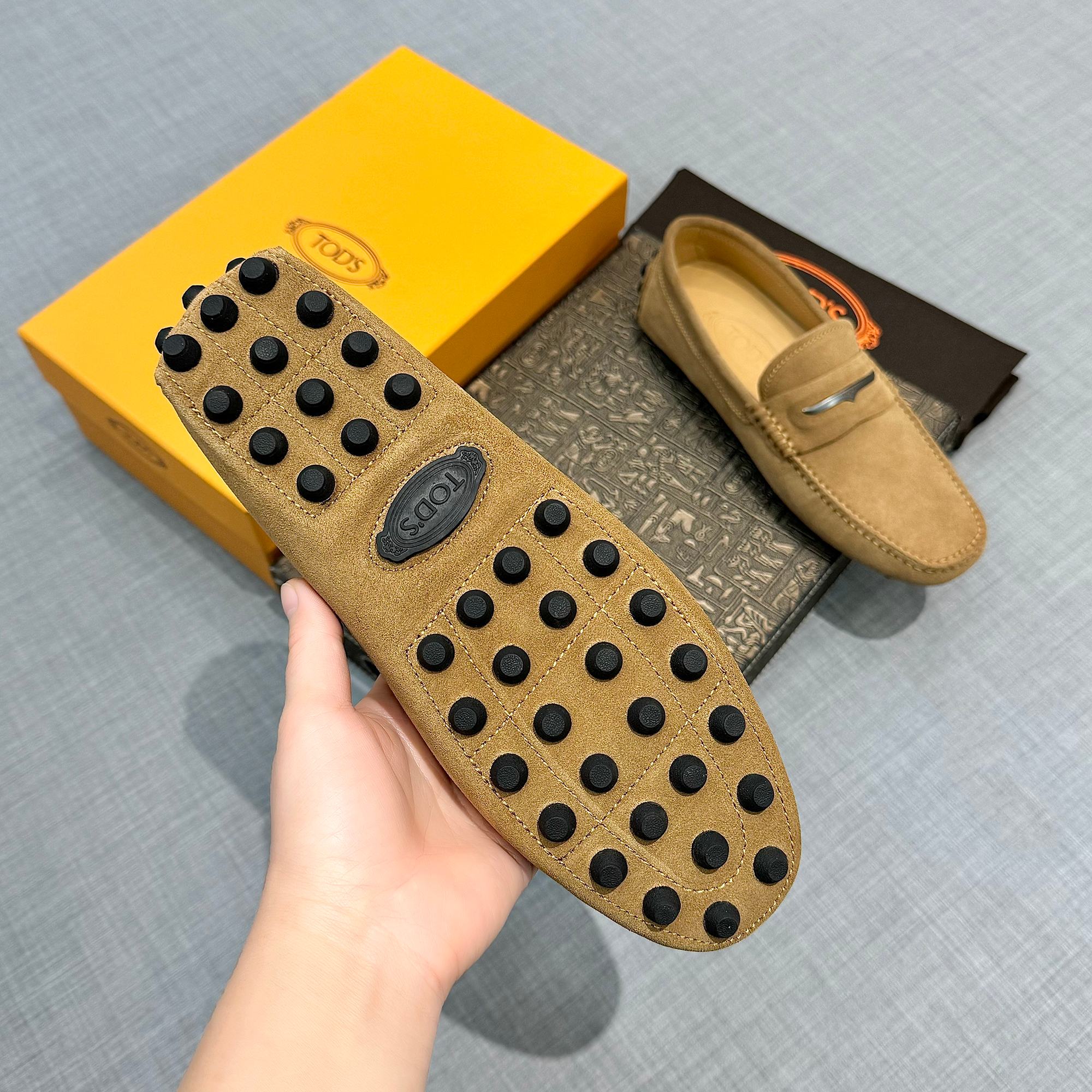 Precio de fábrica: [Tods] zapatos de soja para hombre Sincronización de mostrador nueva calidad de g