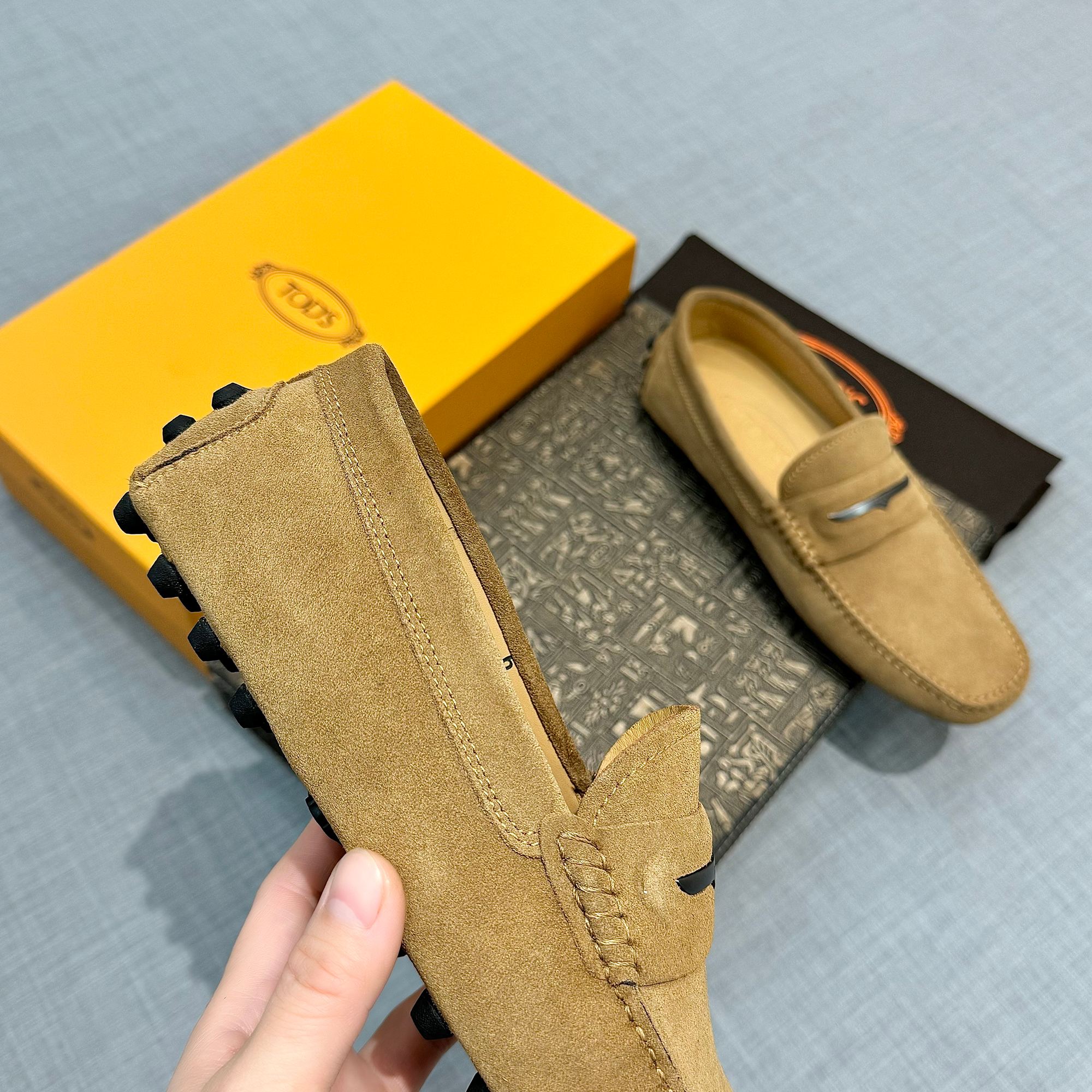 Precio de fábrica: [Tods] zapatos de soja para hombre Sincronización de mostrador nueva calidad de g