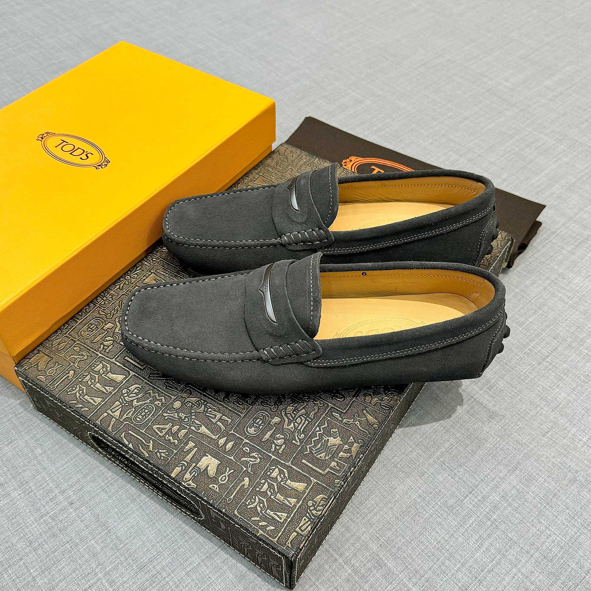 Precio de fábrica: [Tods] zapatos de soja de los hombres Contra sincronización nueva calidad de gama