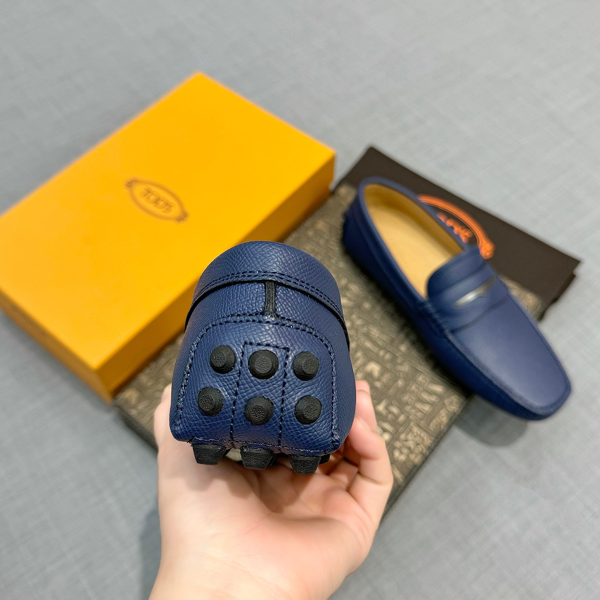 Precio de fábrica: [Tods] zapatos de los hombres de soja Contador sincronización nuevo de gama alta 