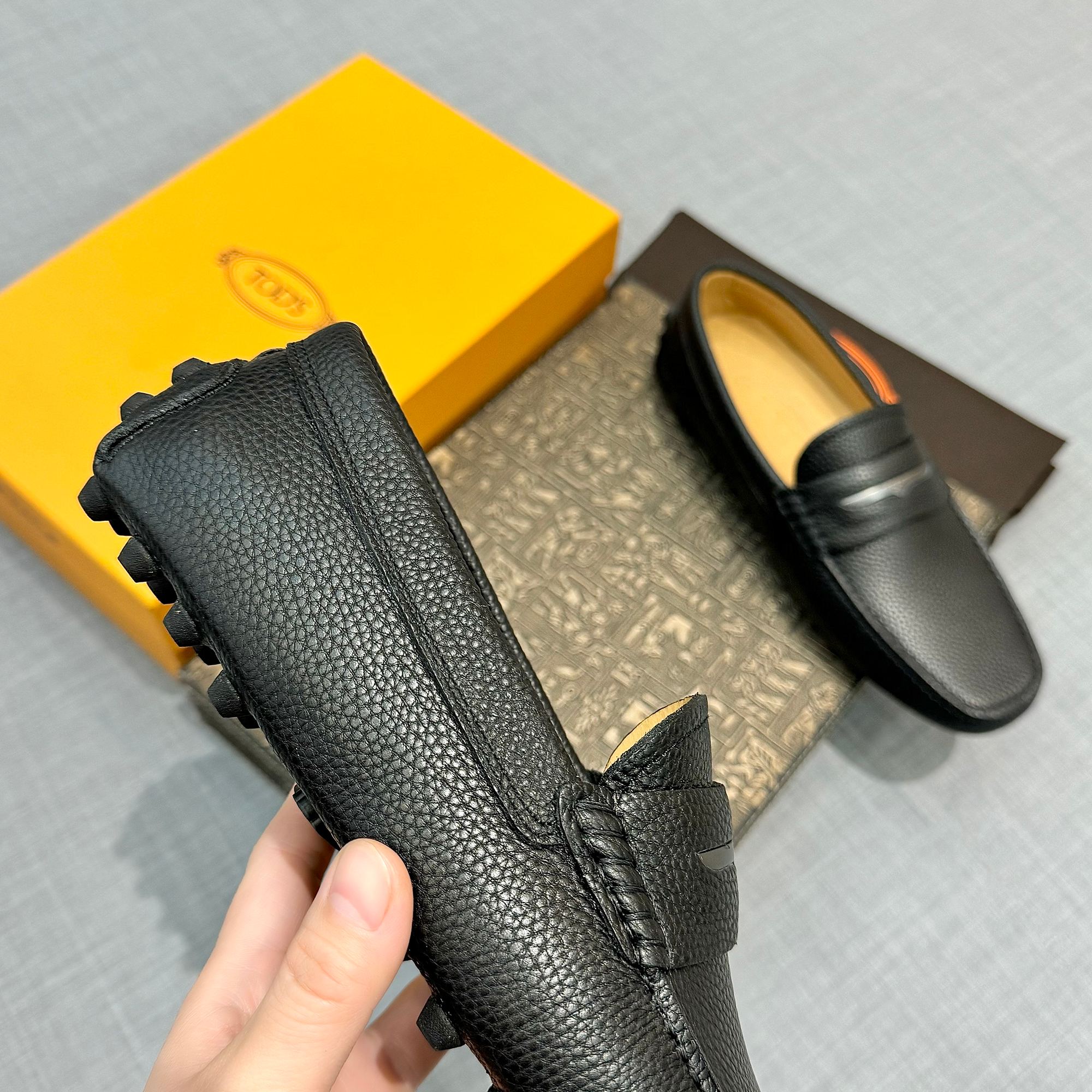 Precio de fábrica: [Tods] zapatos de hombre de soja Sincronización de contador nueva calidad de gama