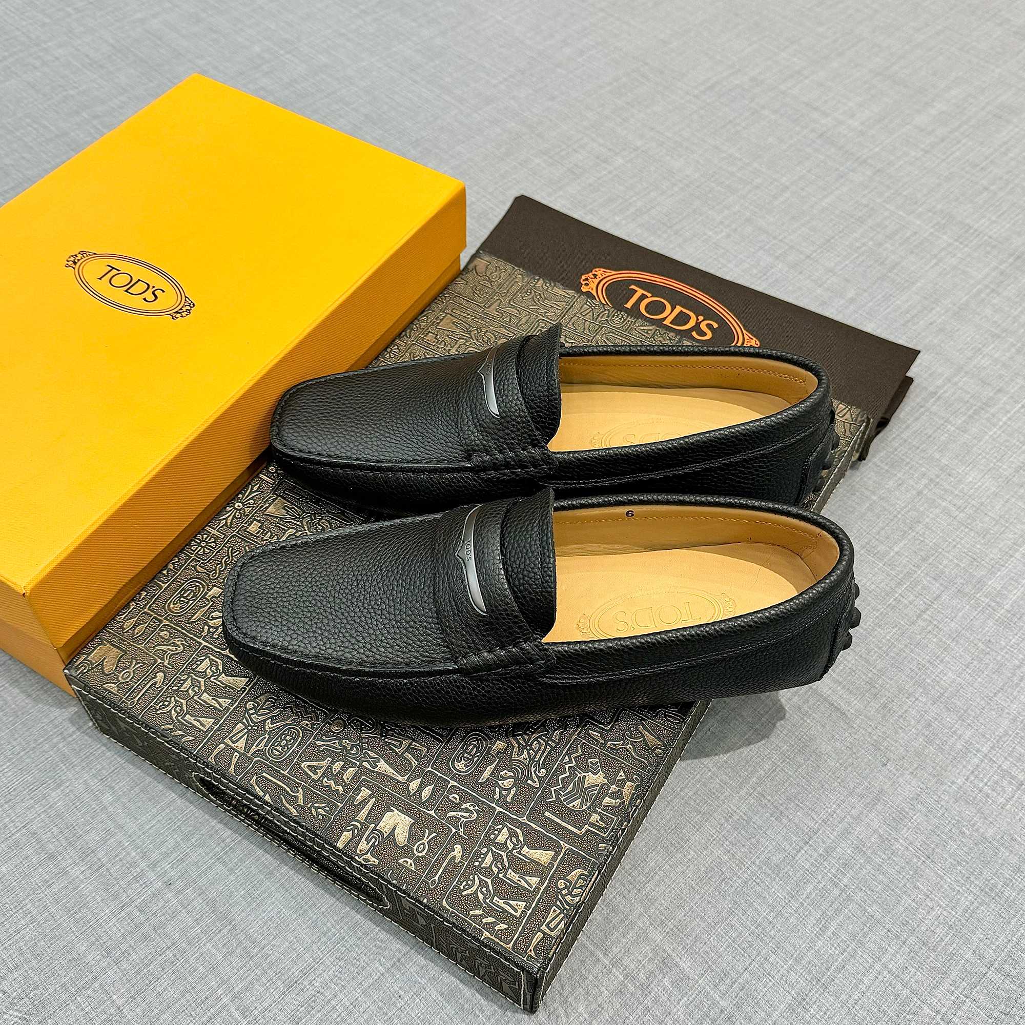Precio de fábrica: [Tods] zapatos de hombre de soja Sincronización de contador nueva calidad de gama