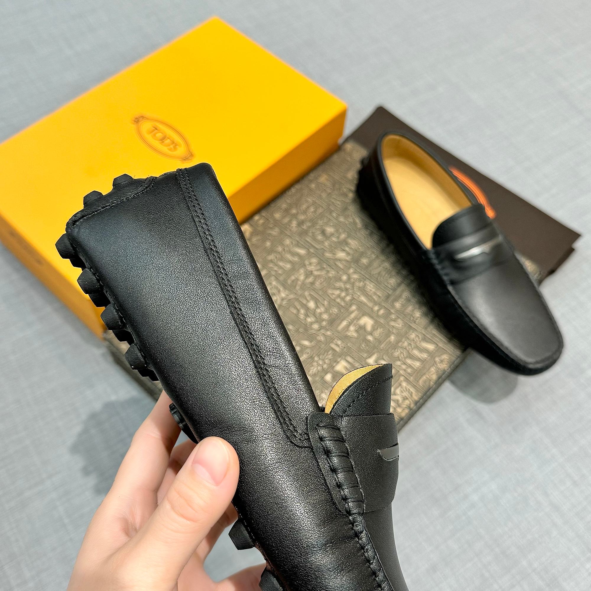 Precio de fábrica: [Tods] zapatos de hombre de soja Sincronización de contador nueva calidad de gama
