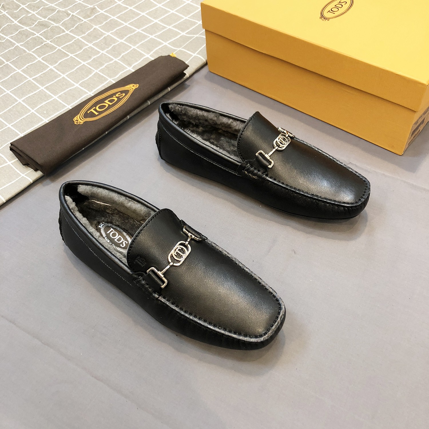 Tods] Autumn/Winter shearling men's driving shoes with warm fur lining 2