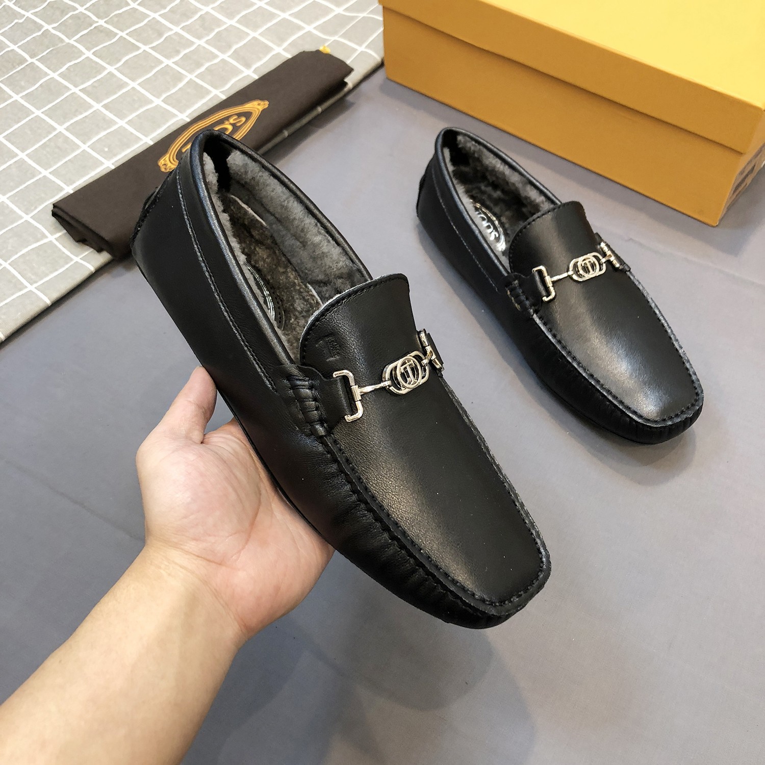 Tods] Autumn/Winter shearling men's driving shoes with warm fur lining 3