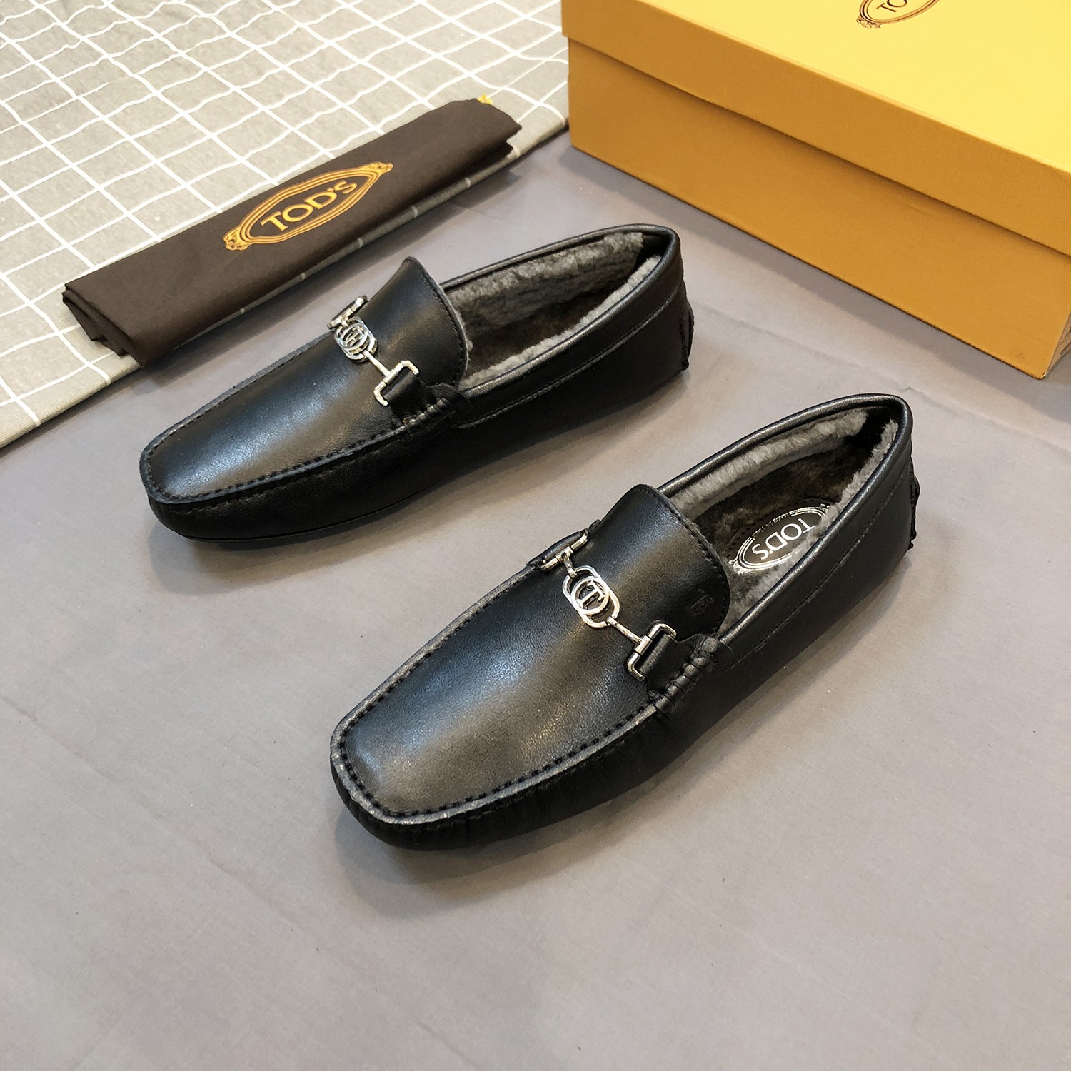 Tods] Autumn/Winter shearling men's driving shoes with warm fur lining 7