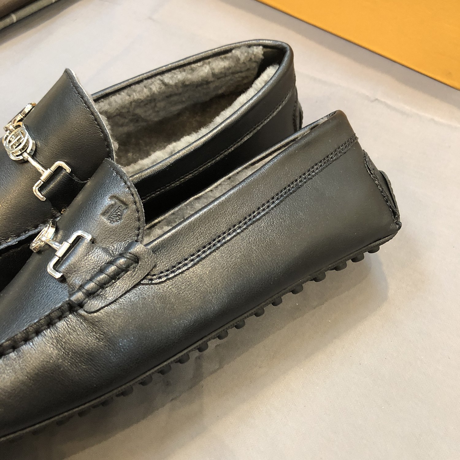 Tods] Autumn/Winter shearling men's driving shoes with warm fur lining 9