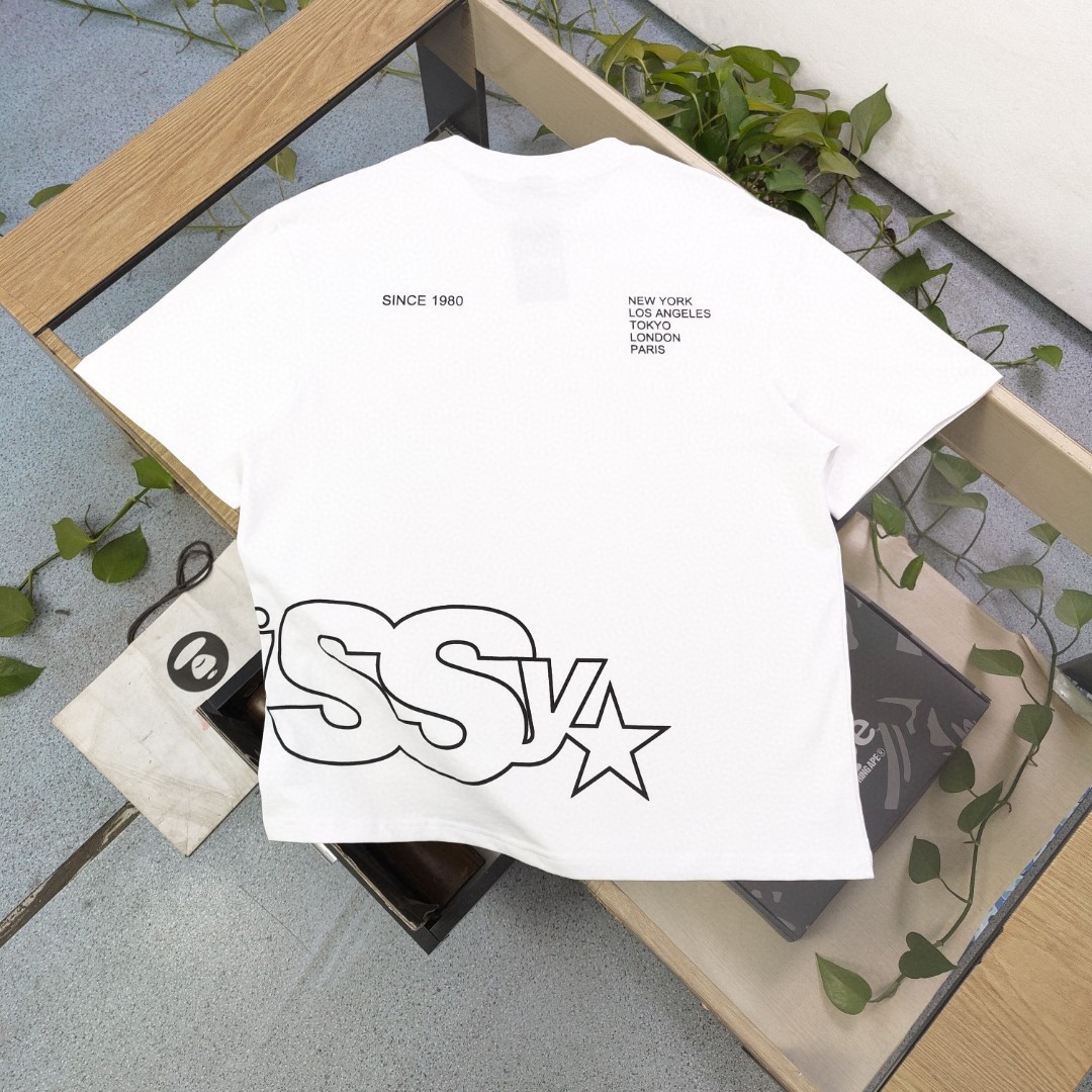 💰70
【款号：Bm175】
2025新款Stussy斯图西下摆镂空字母图案logo印花休闲情侣宽松短袖T恤，经典永远不会过时、人手必备款，250g纯棉精梳棉不起球不起毛，上手质感绝对可对比！ 环保进口印花浆料！质量保证、原厂面料、定制定染、包浆印刷环保不开裂，欢迎对比质量，男女同款！
颜色：黑色 白色
尺码：S～XL
    肩宽 胸围 衣长
S    52    112    70
M   54    116    72
L    56    120    74
XL  58    124    76