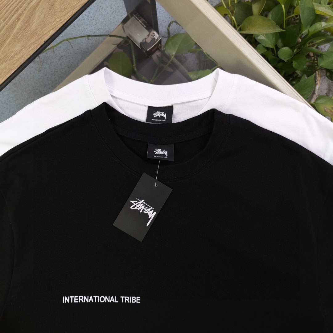 💰70
【款号：Bm175】
2025新款Stussy斯图西下摆镂空字母图案logo印花休闲情侣宽松短袖T恤，经典永远不会过时、人手必备款，250g纯棉精梳棉不起球不起毛，上手质感绝对可对比！ 环保进口印花浆料！质量保证、原厂面料、定制定染、包浆印刷环保不开裂，欢迎对比质量，男女同款！
颜色：黑色 白色
尺码：S～XL
    肩宽 胸围 衣长
S    52    112    70
M   54    116    72
L    56    120    74
XL  58    124    76