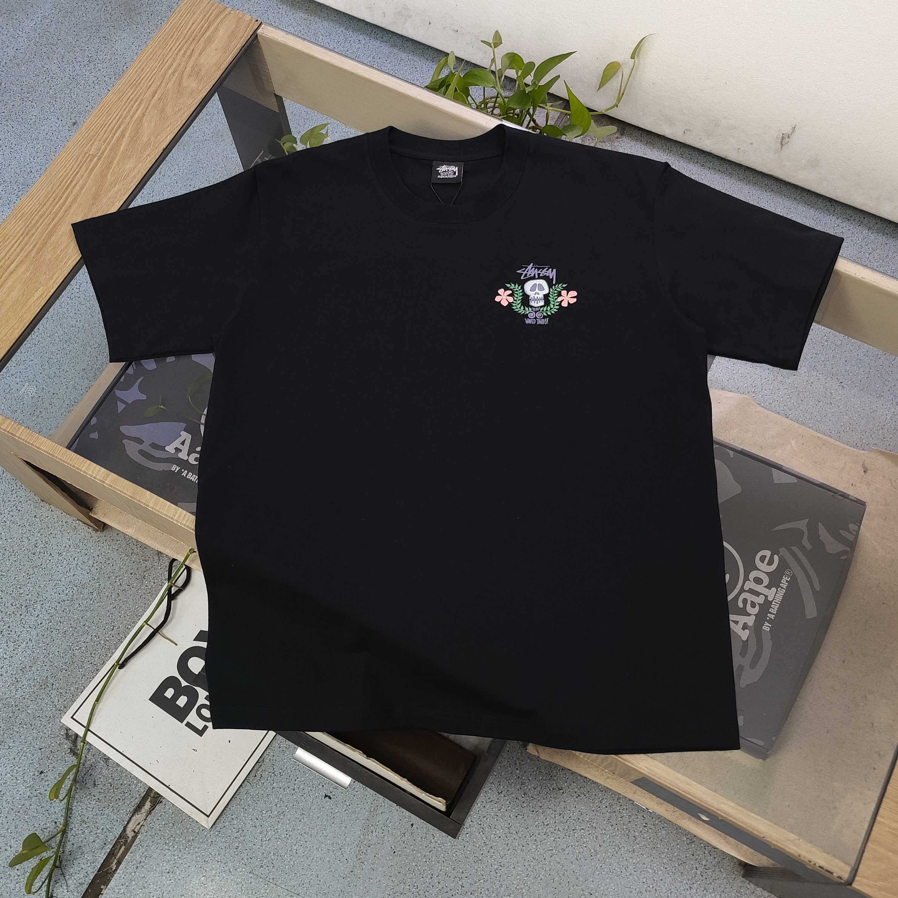 Stussy Camiseta de Manga Corta con Estampado de Calavera para Hombre y Mujer 4 a1742833659680 0750