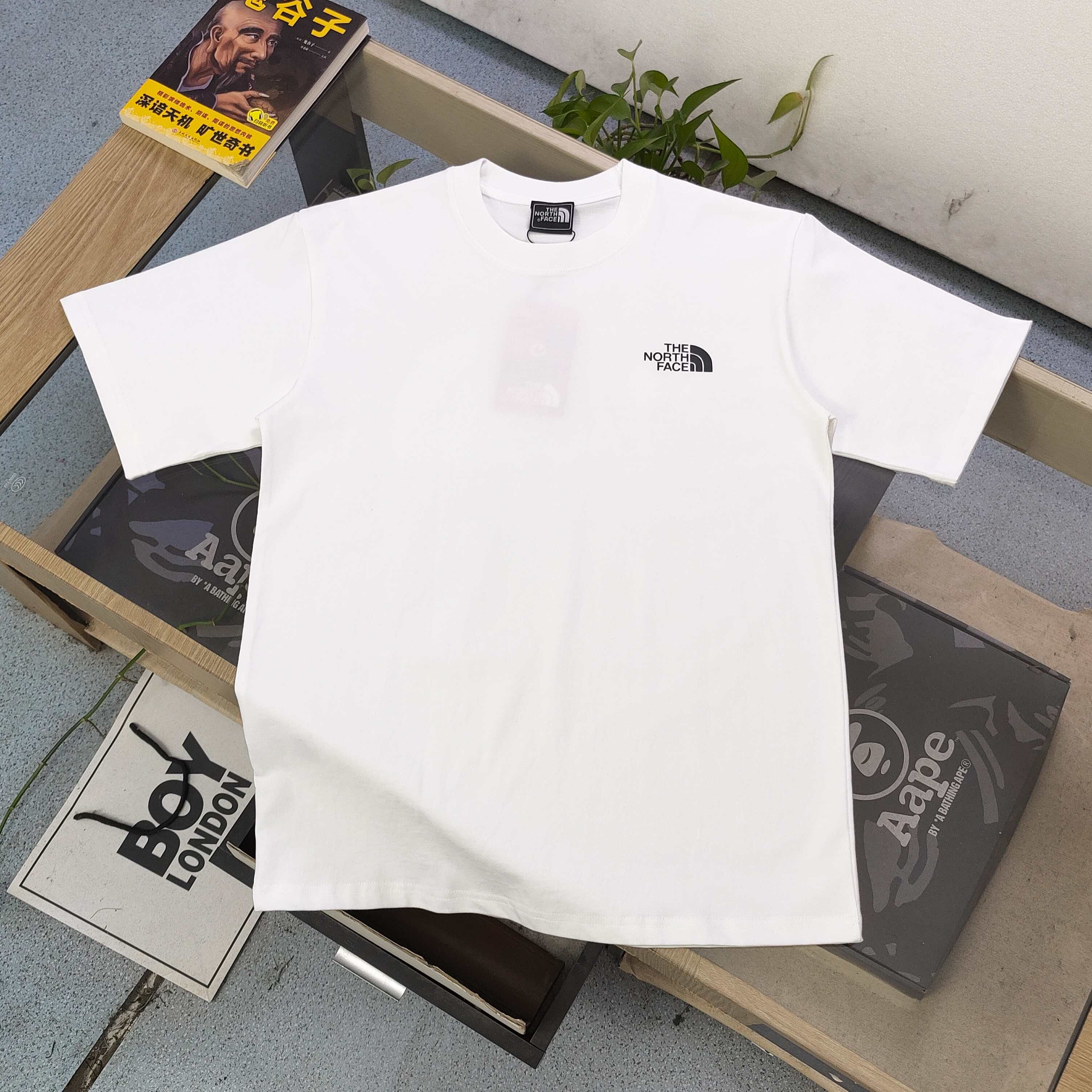 The North Face Classic Logo Short Sleeve T-Shirt - Unisex Casual Tee