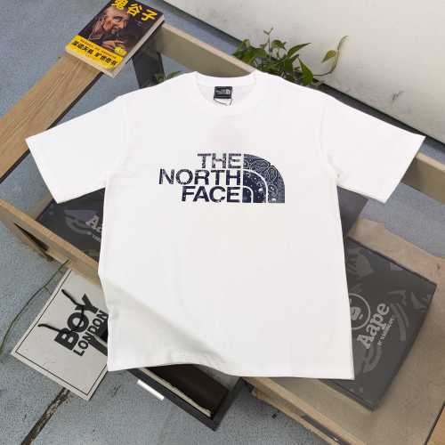 The North Face T-Shirt with Carpet Pattern Logo - Casual & Breathable 1 The North Face T-Shirt with Carpet Pattern Logo - Casual & Breathable
