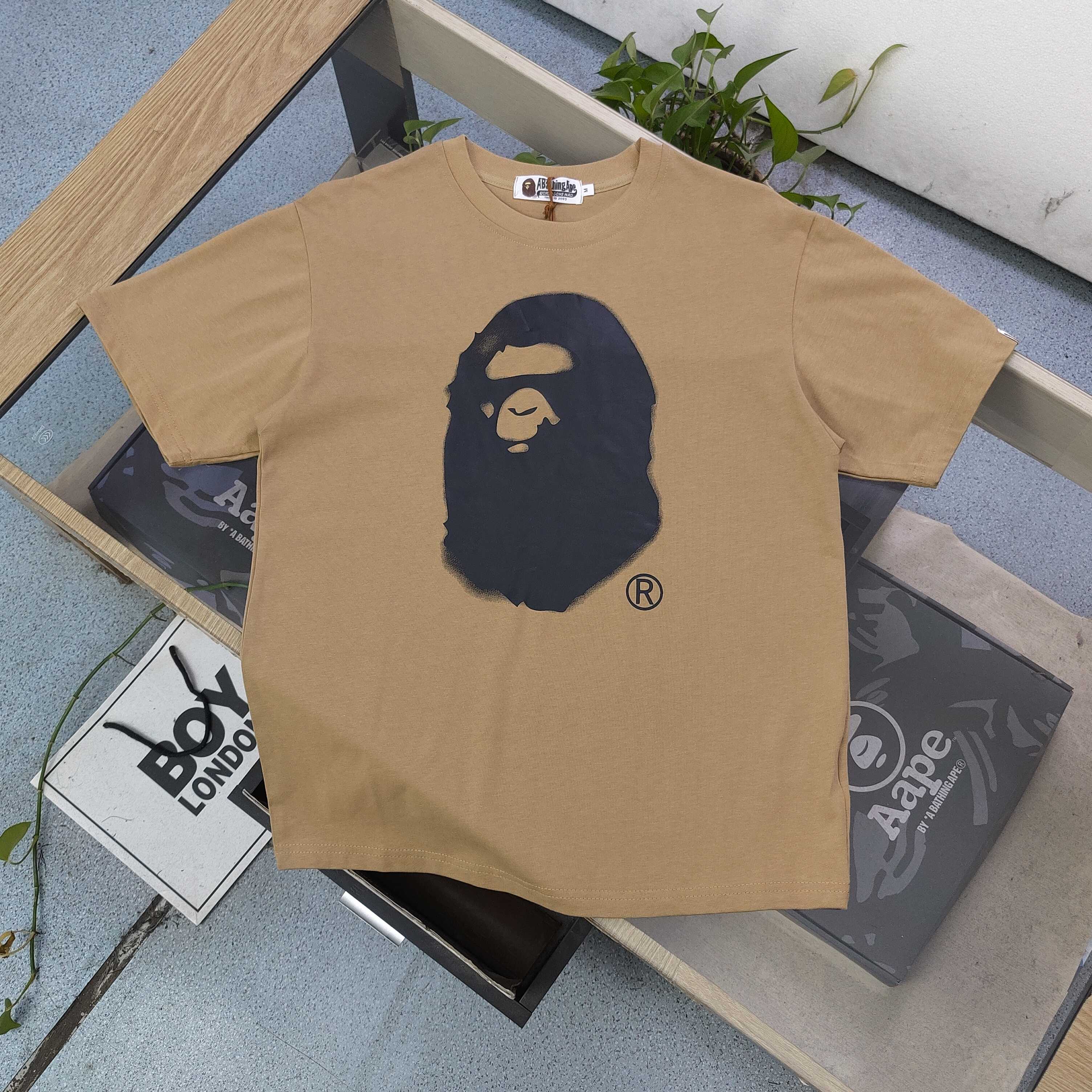 💰85
【款号:Sc728】
2025新款Bape猿人头后背整版字母图案logo印花休闲情侣短袖T恤,邂逅醒目黄棕迷彩猿人头图案,经典元素碰撞时尚火花,R标加持更显独特态度。舒适面料,亲肤透气,无论是搭配休闲短裤还是潮流长裤,都能轻松出彩。穿上它,即刻彰显个性,成为街头潮流焦点,释放属于你的独特魅力,男女同款!
颜色:黑色 紫色 卡其色
尺码:M-3XL
胸围 肩宽 衣长 袖长
M 100 44 67 21
L 104 46 69 22
XL 110 49 72 23
2XL 116 52 75 24
3XL 124 56 78 26