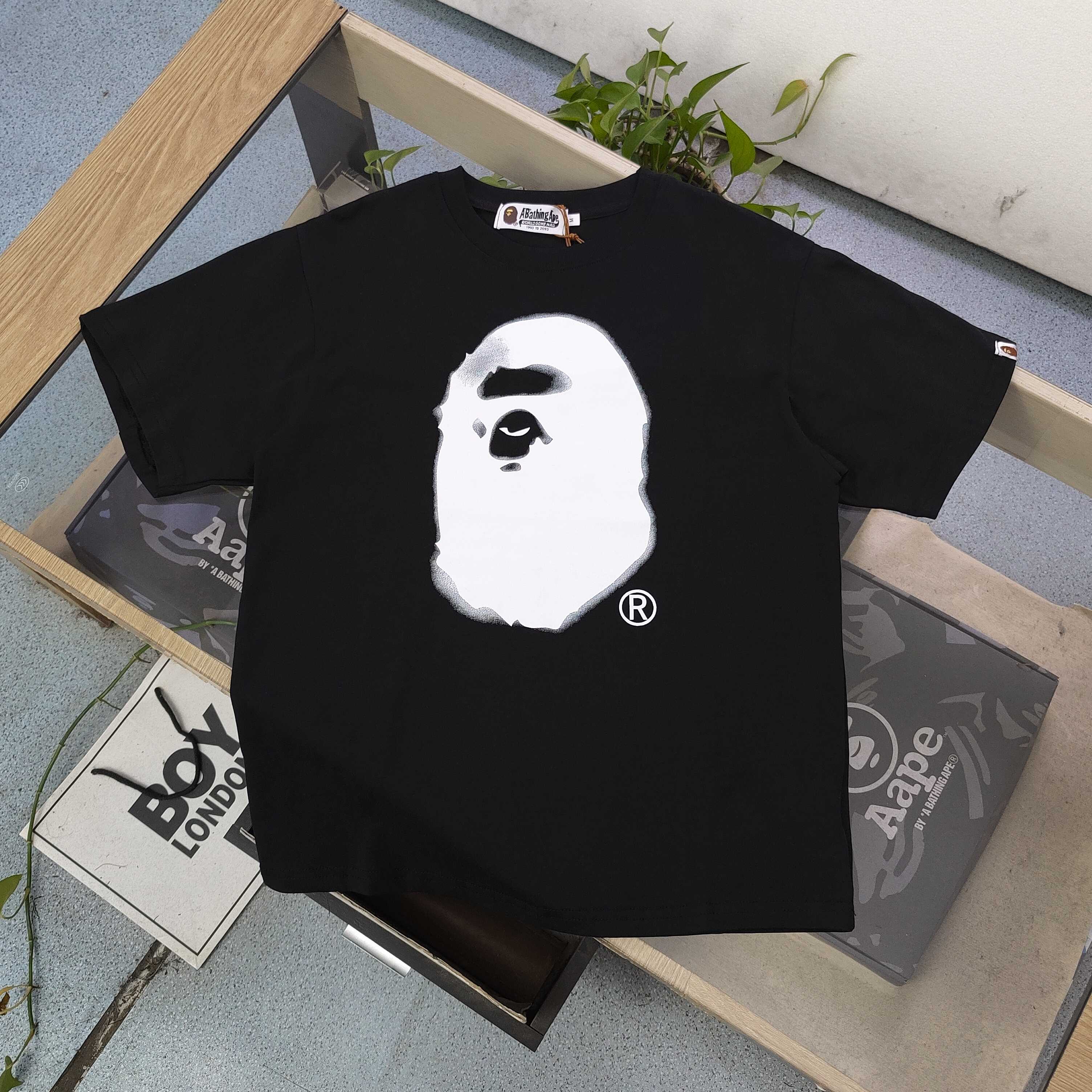 💰85
【款号:Sc728】
2025新款Bape猿人头后背整版字母图案logo印花休闲情侣短袖T恤,邂逅醒目黄棕迷彩猿人头图案,经典元素碰撞时尚火花,R标加持更显独特态度。舒适面料,亲肤透气,无论是搭配休闲短裤还是潮流长裤,都能轻松出彩。穿上它,即刻彰显个性,成为街头潮流焦点,释放属于你的独特魅力,男女同款!
颜色:黑色 紫色 卡其色
尺码:M-3XL
胸围 肩宽 衣长 袖长
M 100 44 67 21
L 104 46 69 22
XL 110 49 72 23
2XL 116 52 75 24
3XL 124 56 78 26