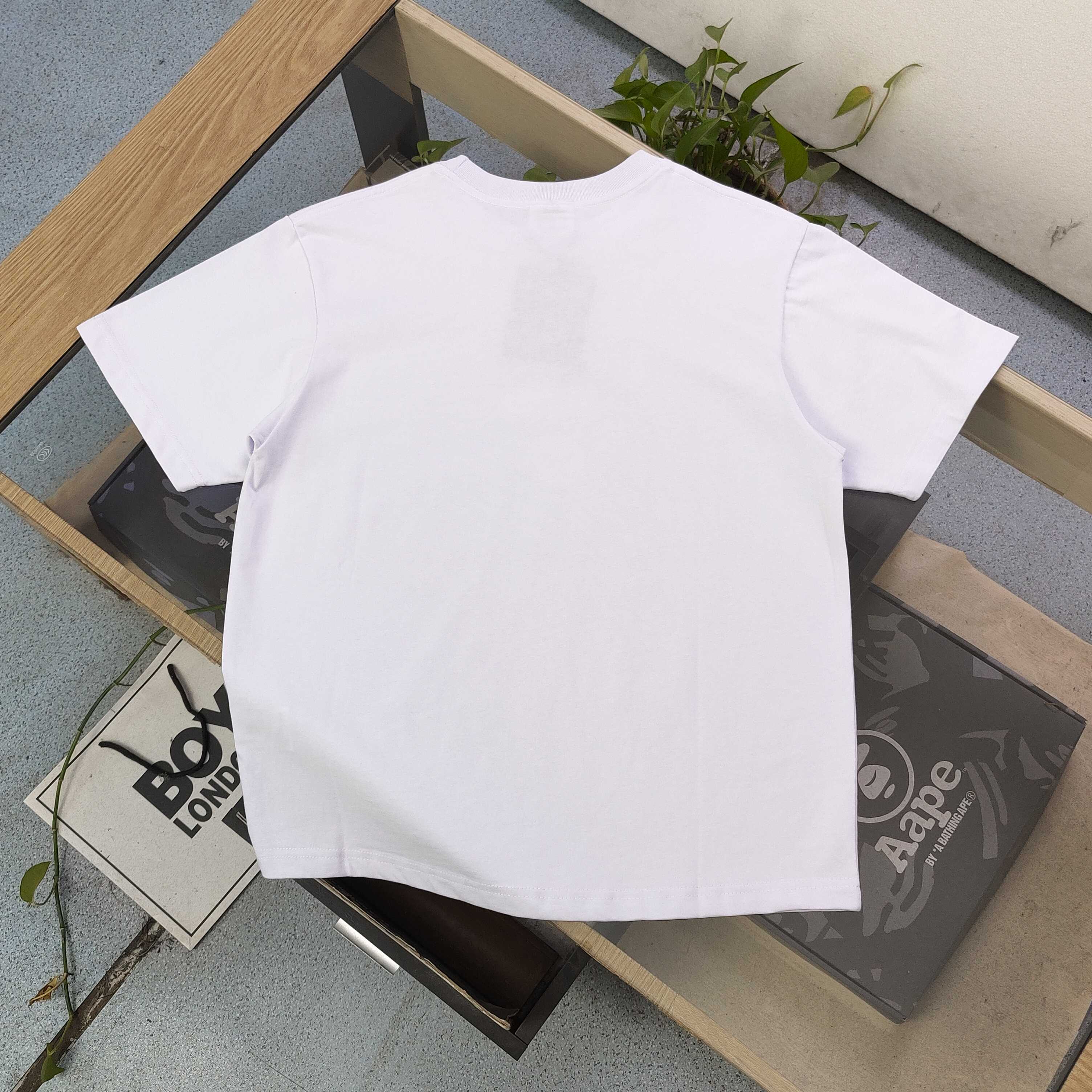 💰85
【款号:Sc720】
2025新款Bape猿人头绿迷彩图案logo印花休闲情侣短袖T恤,邂逅醒目黄棕迷彩猿人头图案,经典元素碰撞时尚火花,R标加持更显独特态度。舒适面料,亲肤透气,无论是搭配休闲短裤还是潮流长裤,都能轻松出彩。穿上它,即刻彰显个性,成为街头潮流焦点,释放属于你的独特魅力,男女同款!
颜色:黑色 白色
尺码:M-3XL
胸围 肩宽 衣长 袖长
M 100 44 67 21
L 104 46 69 22
XL 110 49 72 23
2XL 116 52 75 24
3XL 124 56 78 26