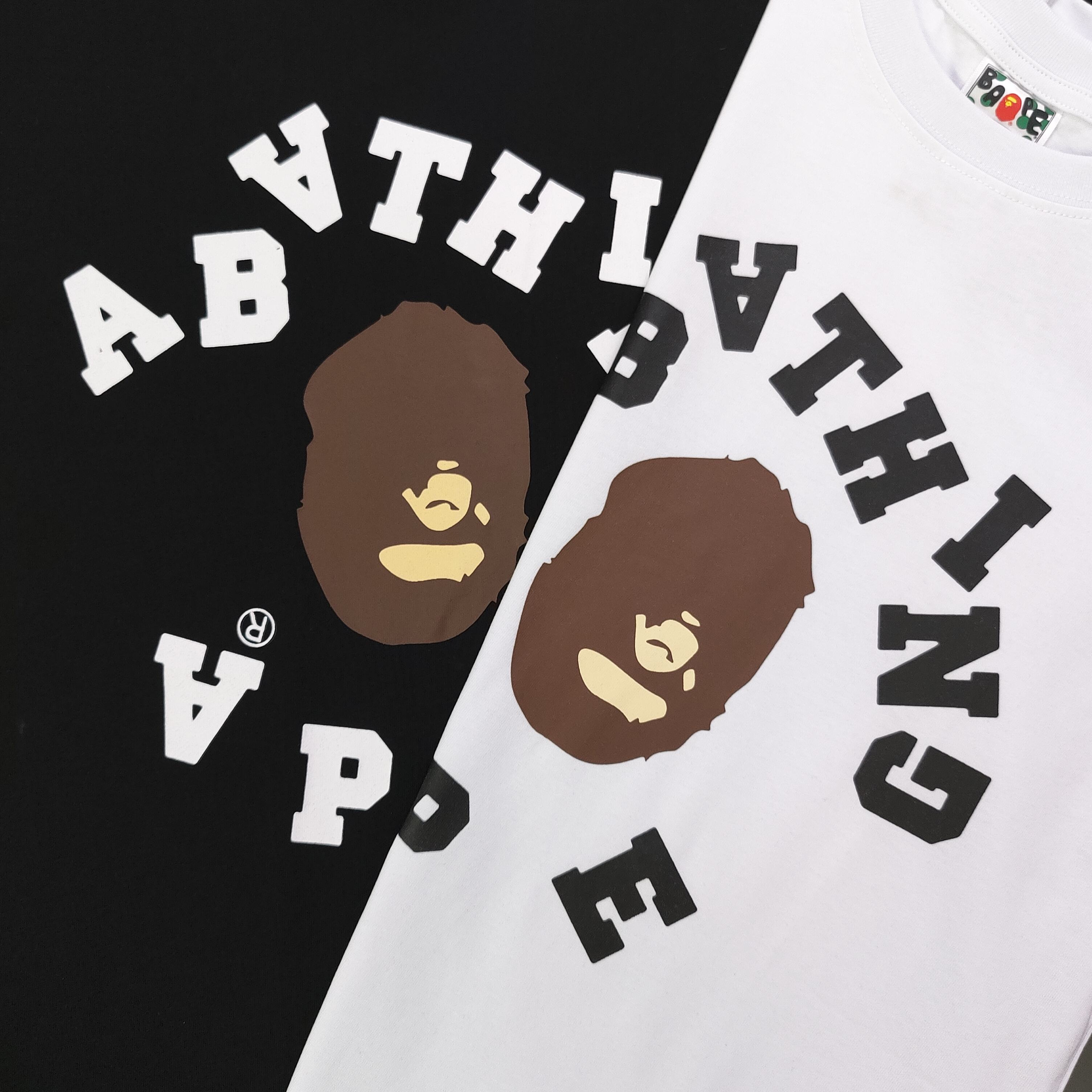 💰85
【款号:Sc708】
2025新款Bape倒转猿人头杂乱字母图案logo印花休闲情侣短袖T恤,邂逅醒目黄棕迷彩猿人头图案,经典元素碰撞时尚火花,R标加持更显独特态度。舒适面料,亲肤透气,无论是搭配休闲短裤还是潮流长裤,都能轻松出彩。穿上它,即刻彰显个性,成为街头潮流焦点,释放属于你的独特魅力,男女同款!
颜色:黑色 白色
尺码:M-3XL
胸围 肩宽 衣长 袖长
M 100 44 67 21
L 104 46 69 22
XL 110 49 72 23
2XL 116 52 75 24
3XL 124 56 78 26