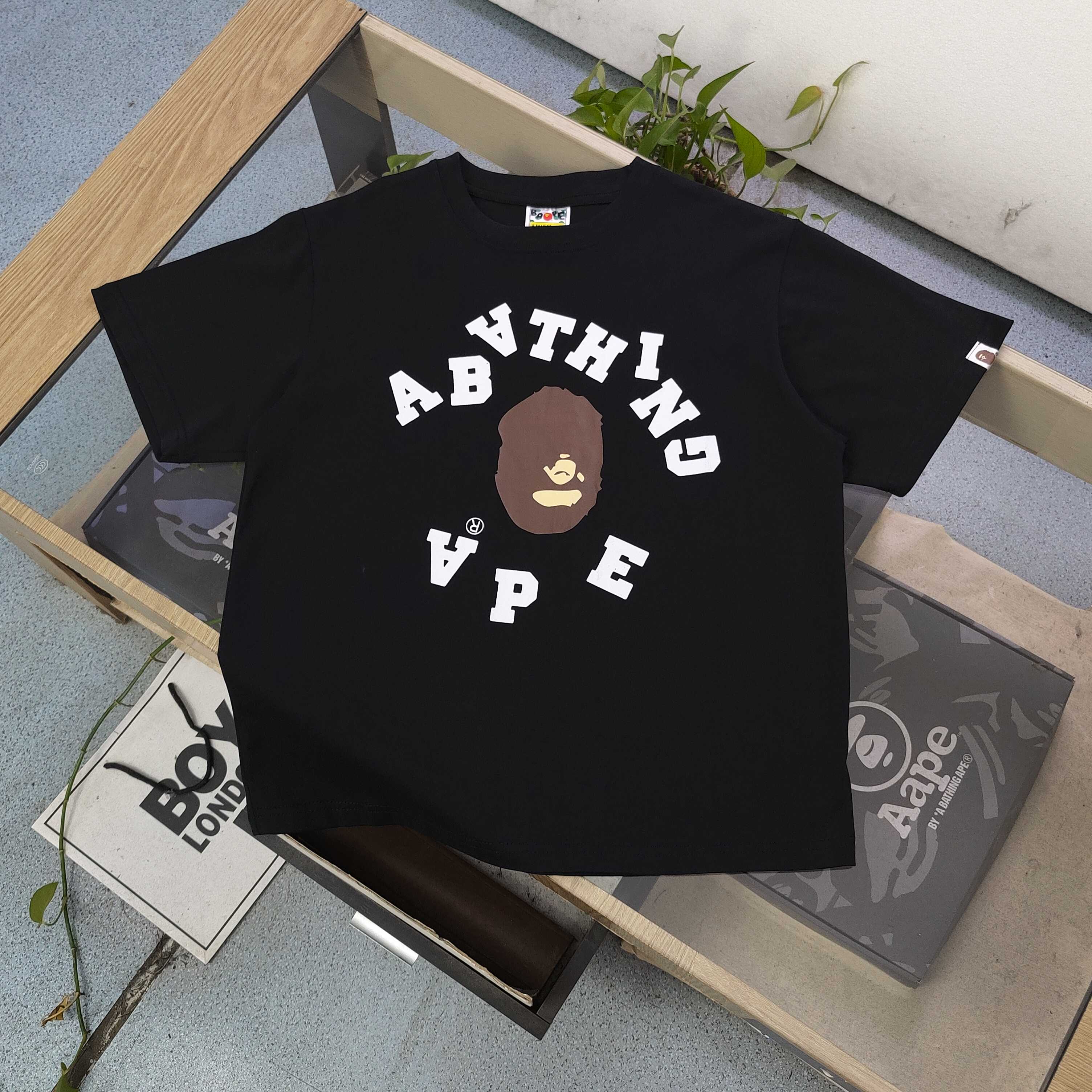 💰85
【款号:Sc708】
2025新款Bape倒转猿人头杂乱字母图案logo印花休闲情侣短袖T恤,邂逅醒目黄棕迷彩猿人头图案,经典元素碰撞时尚火花,R标加持更显独特态度。舒适面料,亲肤透气,无论是搭配休闲短裤还是潮流长裤,都能轻松出彩。穿上它,即刻彰显个性,成为街头潮流焦点,释放属于你的独特魅力,男女同款!
颜色:黑色 白色
尺码:M-3XL
胸围 肩宽 衣长 袖长
M 100 44 67 21
L 104 46 69 22
XL 110 49 72 23
2XL 116 52 75 24
3XL 124 56 78 26
