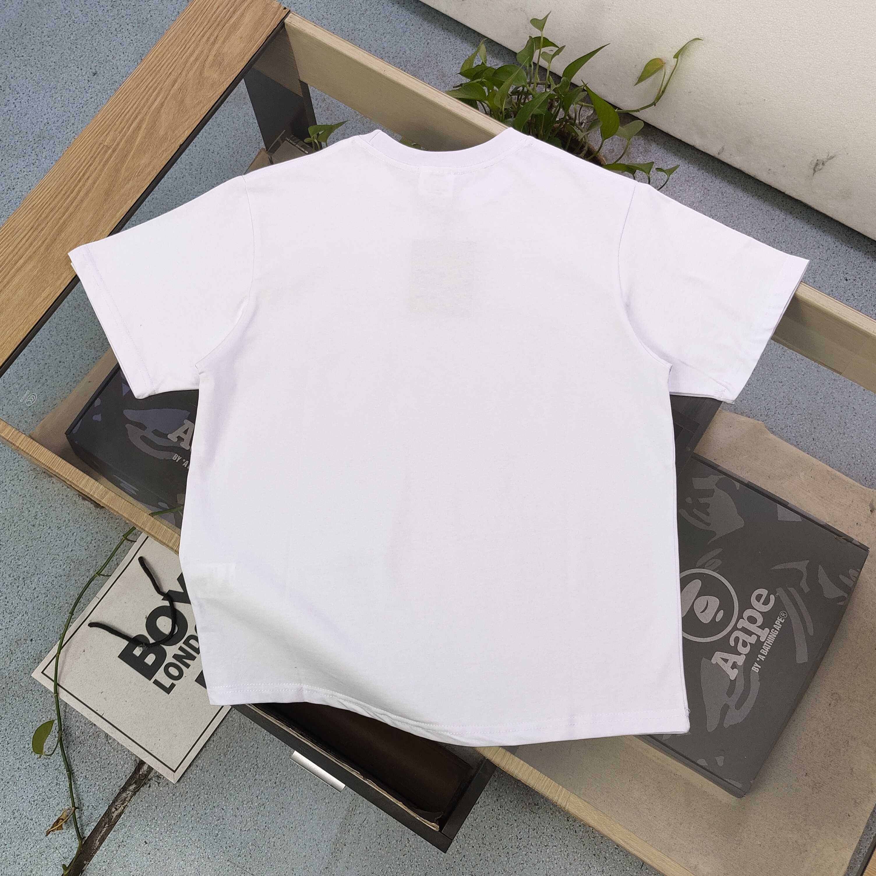 💰85
【款号:Sc708】
2025新款Bape倒转猿人头杂乱字母图案logo印花休闲情侣短袖T恤,邂逅醒目黄棕迷彩猿人头图案,经典元素碰撞时尚火花,R标加持更显独特态度。舒适面料,亲肤透气,无论是搭配休闲短裤还是潮流长裤,都能轻松出彩。穿上它,即刻彰显个性,成为街头潮流焦点,释放属于你的独特魅力,男女同款!
颜色:黑色 白色
尺码:M-3XL
胸围 肩宽 衣长 袖长
M 100 44 67 21
L 104 46 69 22
XL 110 49 72 23
2XL 116 52 75 24
3XL 124 56 78 26