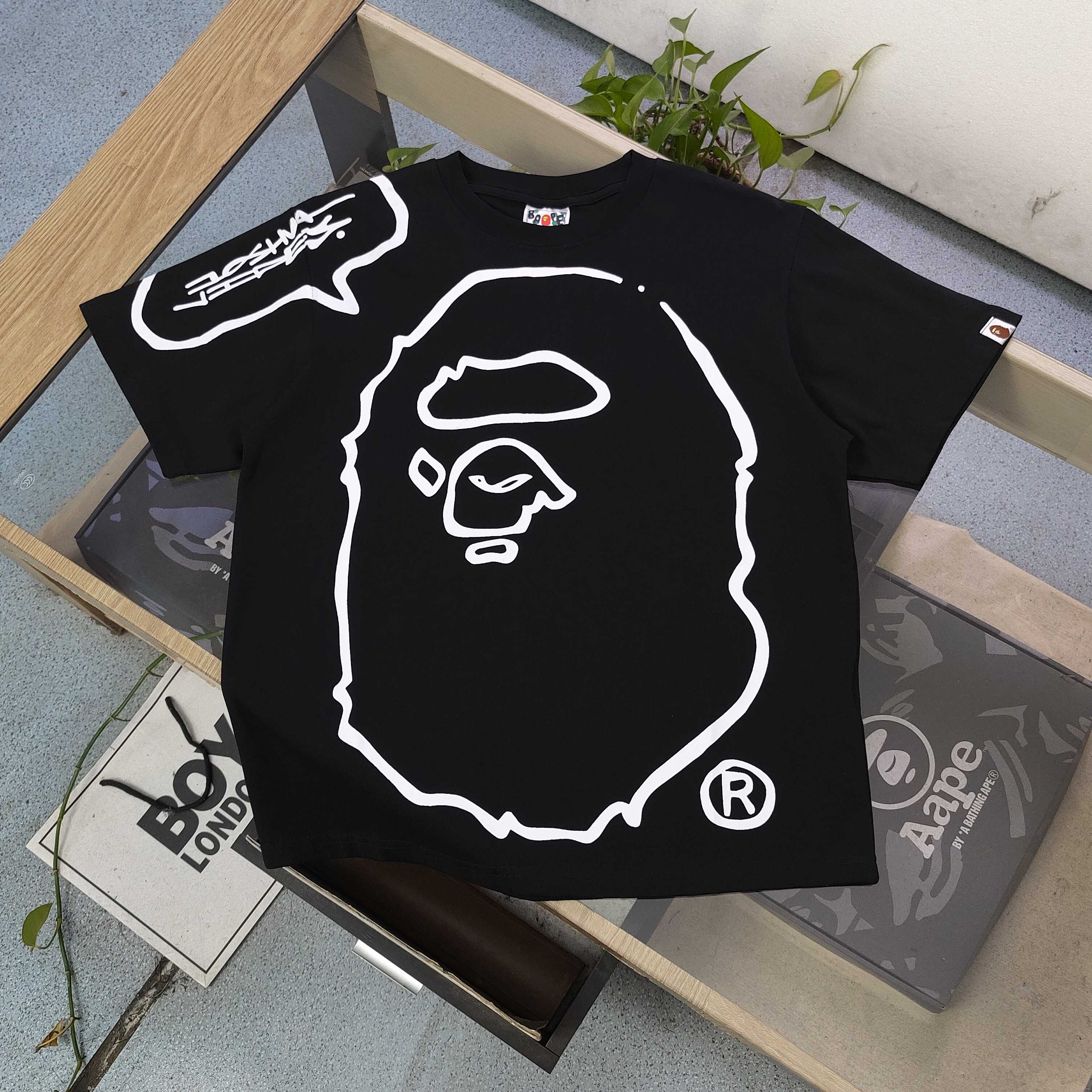💰85
【款号:Sc725】
2025新款Bape线条猿人头字母图案logo印花休闲情侣短袖T恤,邂逅醒目黄棕迷彩猿人头图案,经典元素碰撞时尚火花,R标加持更显独特态度。舒适面料,亲肤透气,无论是搭配休闲短裤还是潮流长裤,都能轻松出彩。穿上它,即刻彰显个性,成为街头潮流焦点,释放属于你的独特魅力,男女同款!
颜色:黑色 白色
尺码:M-3XL
胸围 肩宽 衣长 袖长
M 100 44 67 21
L 104 46 69 22
XL 110 49 72 23
2XL 116 52 75 24
3XL 124 56 78 26