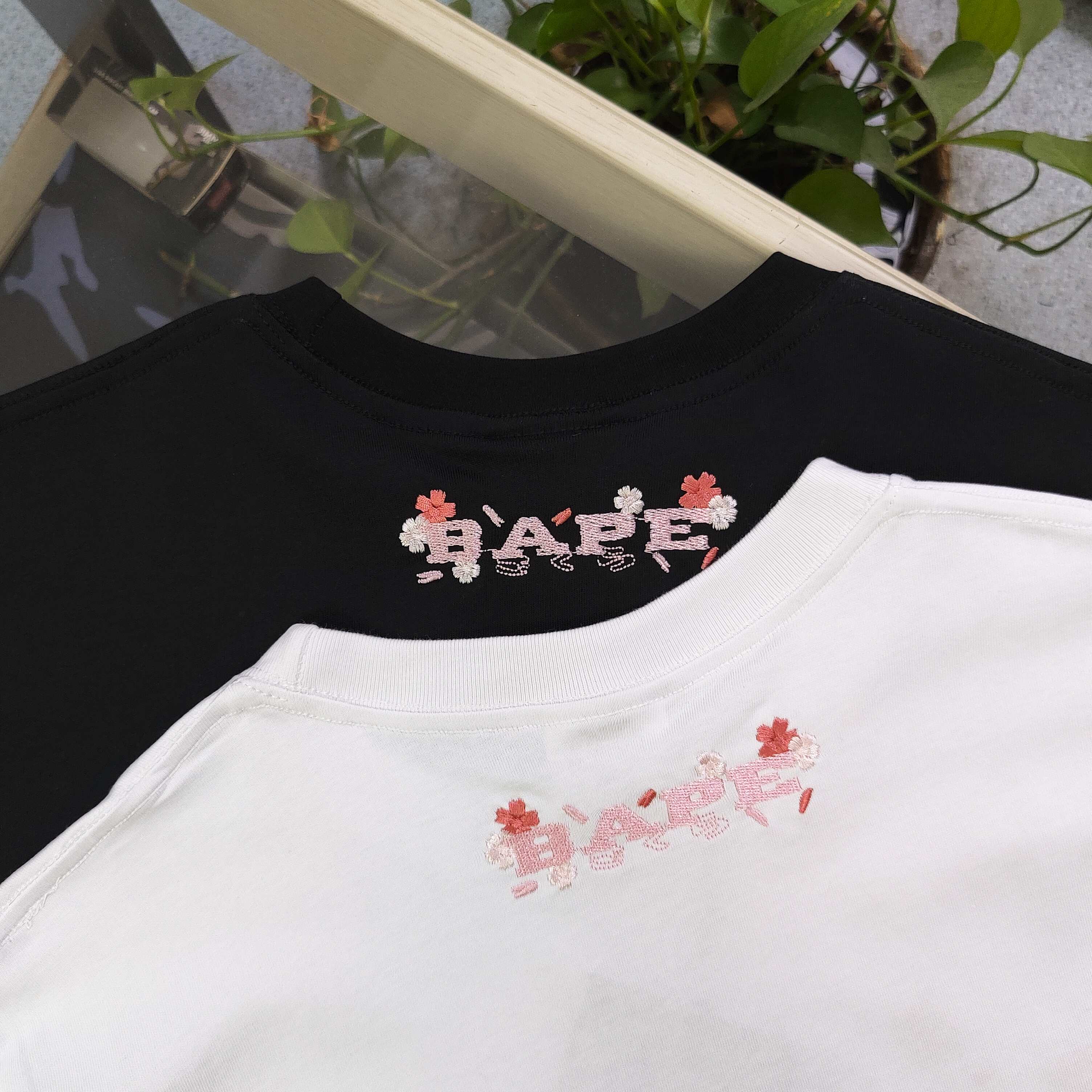 💰85
【款号:Sc787】
2025新款Bape猿人头刺绣樱花字母图案logo绣花休闲情侣短袖T恤,邂逅醒目黄棕迷彩猿人头图案,经典元素碰撞时尚火花,R标加持更显独特态度。舒适面料,亲肤透气,无论是搭配休闲短裤还是潮流长裤,都能轻松出彩。穿上它,即刻彰显个性,成为街头潮流焦点,释放属于你的独特魅力,男女同款!
颜色:黑色 白色
尺码:M-3XL
胸围 肩宽 衣长 袖长
M 100 44 67 21
L 104 46 69 22
XL 110 49 72 23
2XL 116 52 75 24
3XL 124 56 78 26