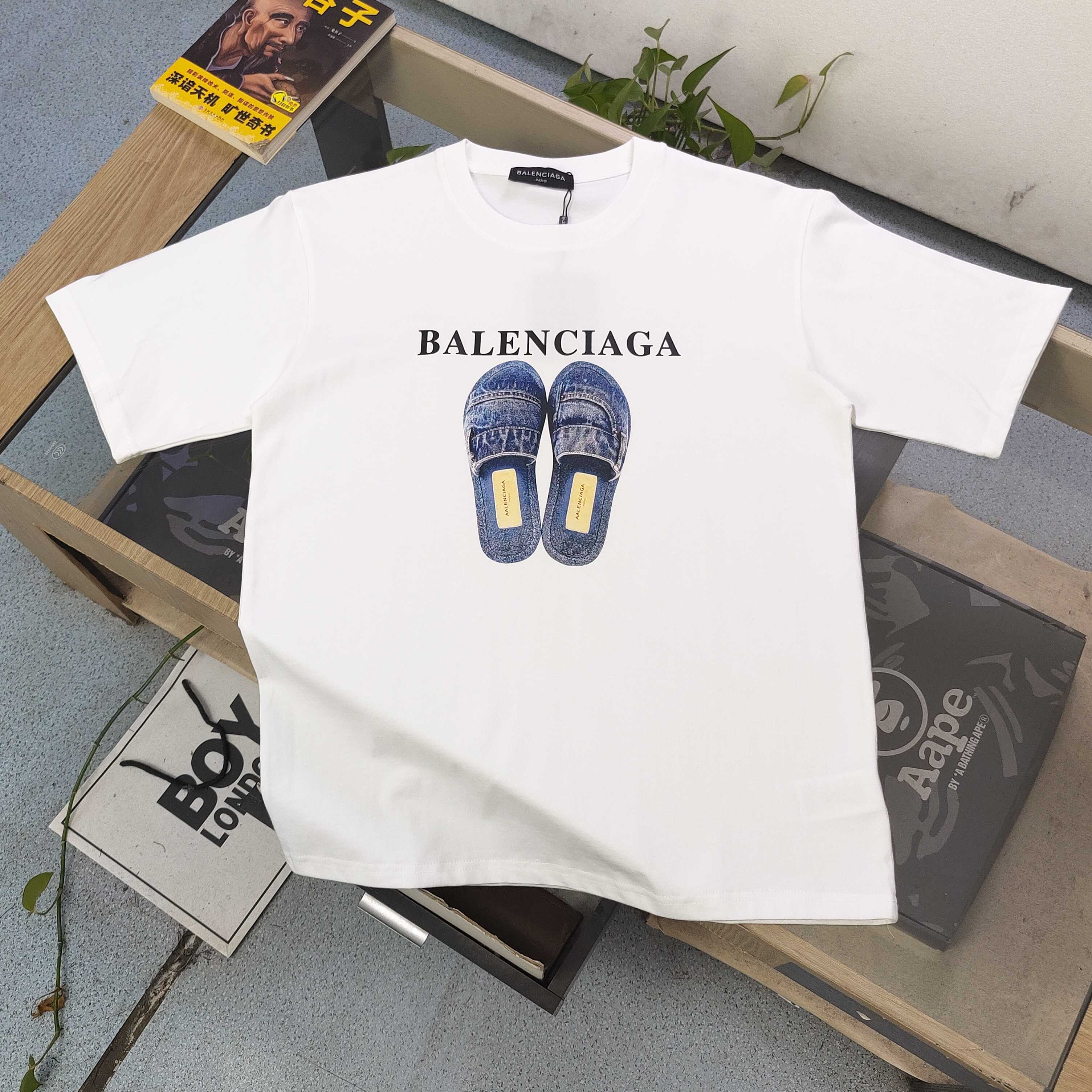 BalenciagaaBalenciaga 2025 T-Shirt With Sandals Print, Couple Style