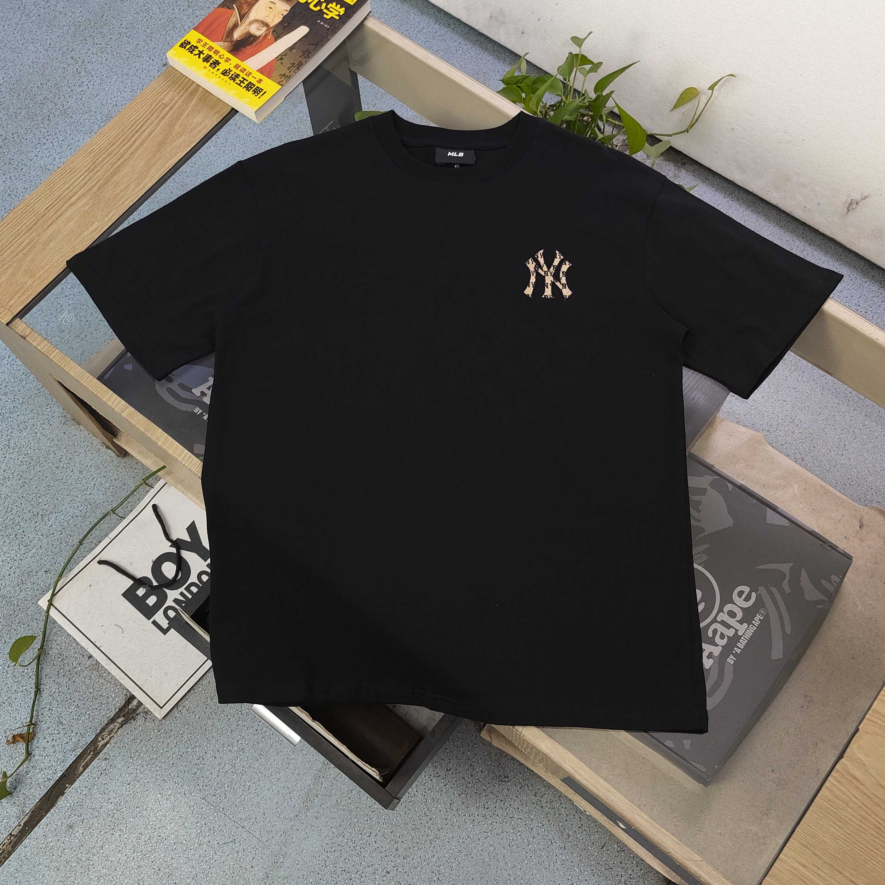 Camiseta MLB Yankees NY Bordado Vintage Logo, Algodón Suave y Cómoda 4 a1746883852662 4504