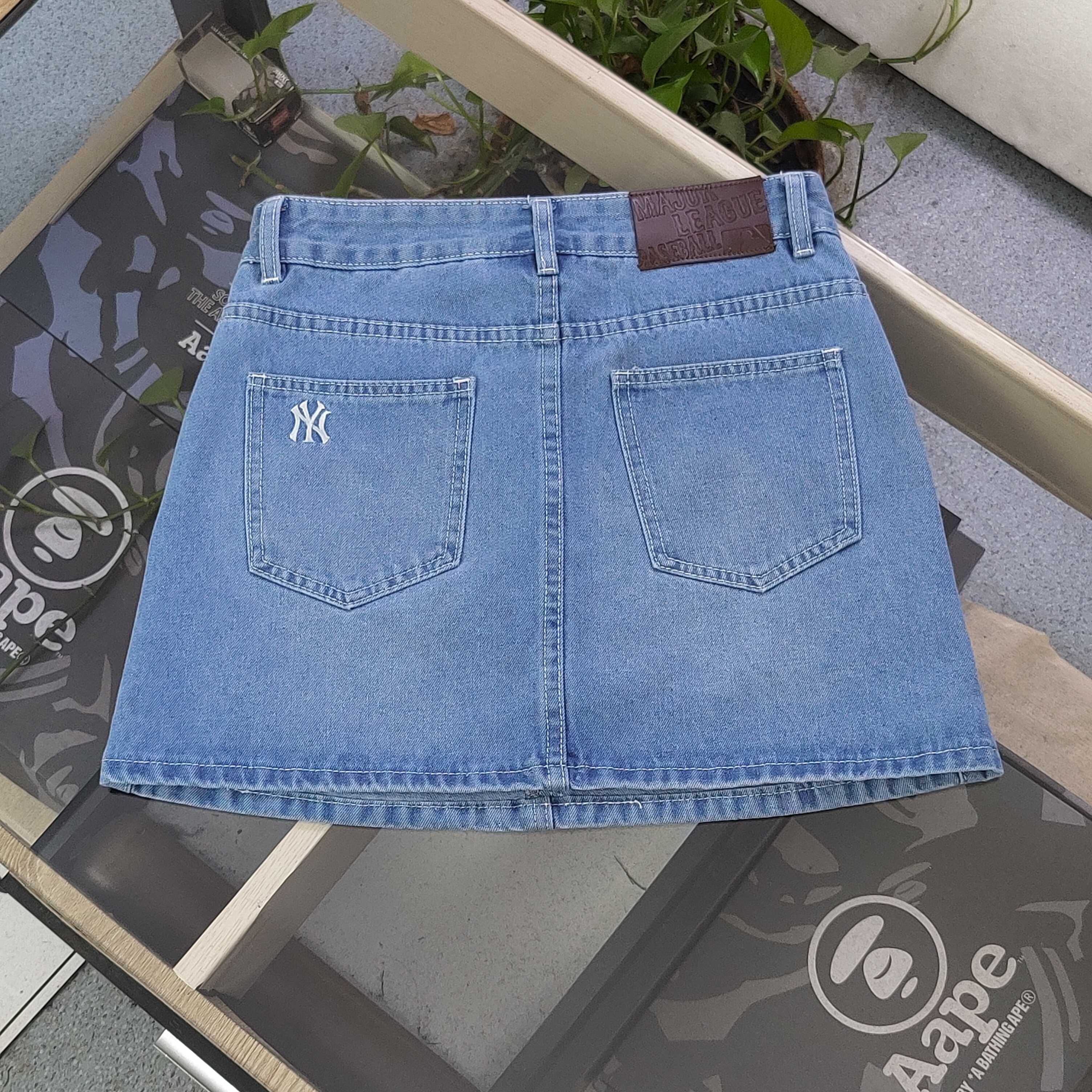 Falda Corta Vaquera MLB Yankees, Logo Bordado, Estilo Casual Moderno 3 a1748192643460 4070