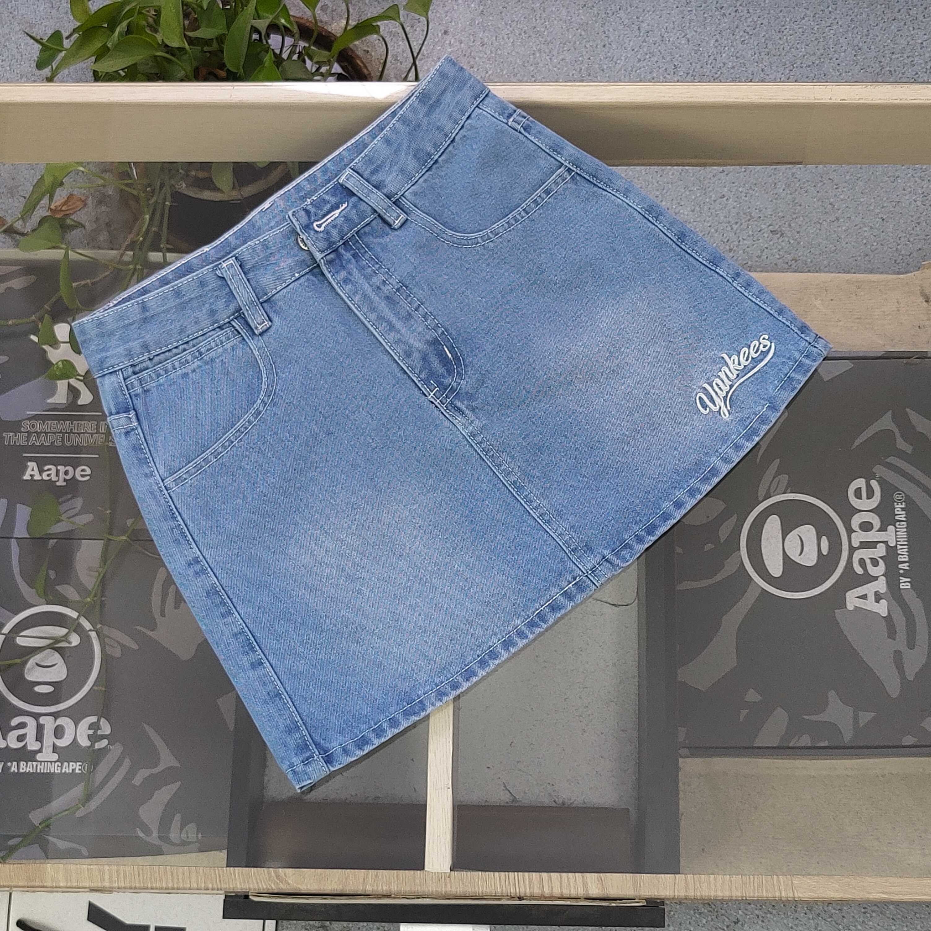 Falda Corta Vaquera MLB Yankees, Logo Bordado, Estilo Casual Moderno 4 a1748192643543 4013