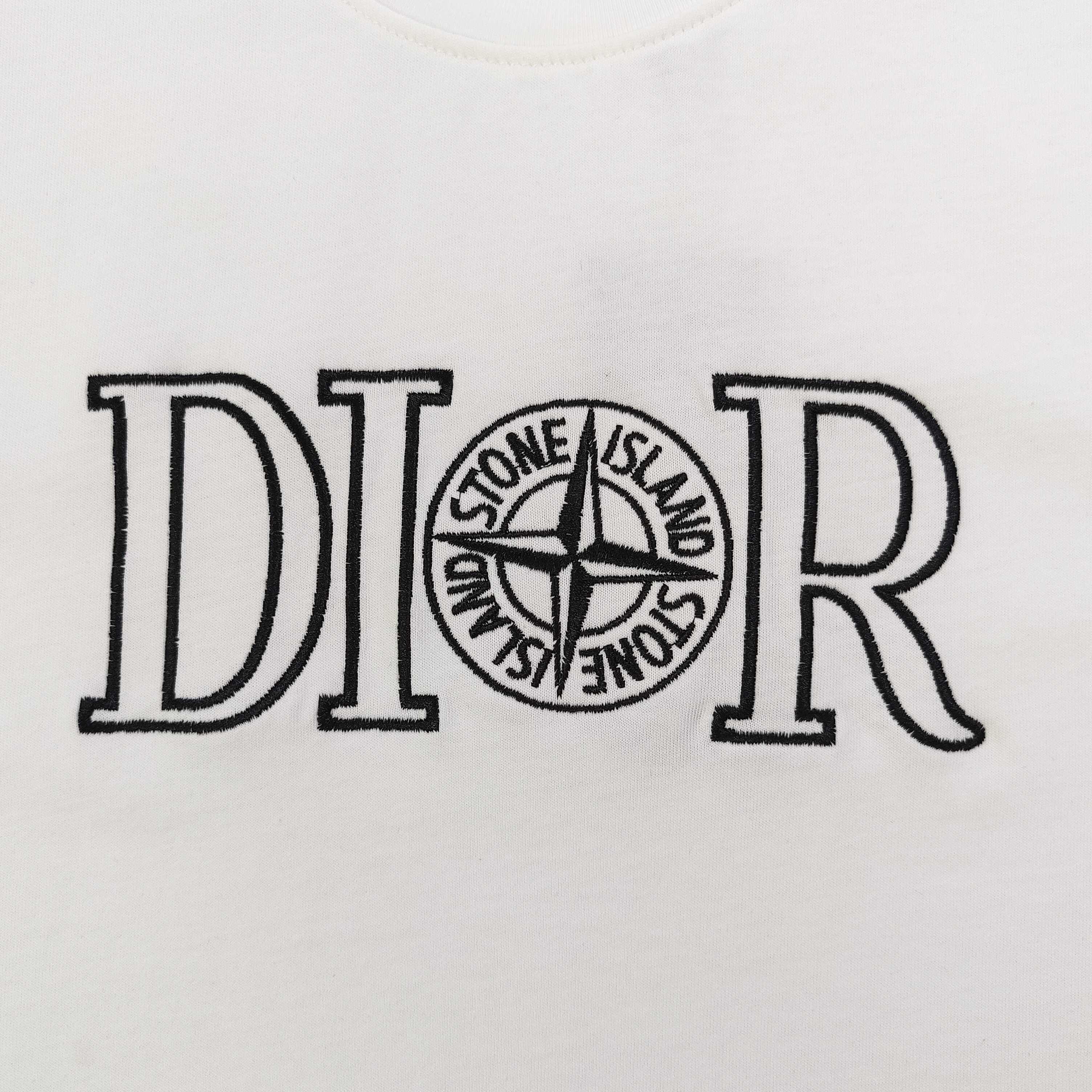 💰85
【款号:KKR329】高版本
2025新款Dior✖️Stone Island迪奥联名石头岛刺绣字母罗盘指南针图案logo绣花休闲情侣圆领短袖T恤,采用32支双纱精梳纯棉爽滑手感,纯棉不起球不起毛,面料厚度240克重,单件重量280克左右!质量保证、定制面料、定制定染、包浆印刷环保不开裂,欢迎对比质量,男女同款!
颜色:黑色 白色
尺码:M-XXL
衣长 胸围 肩宽 袖长
M 69 106 46 23
L 71 110 47 24
XL 73 114 48 25
XXL 75 118 49 26
