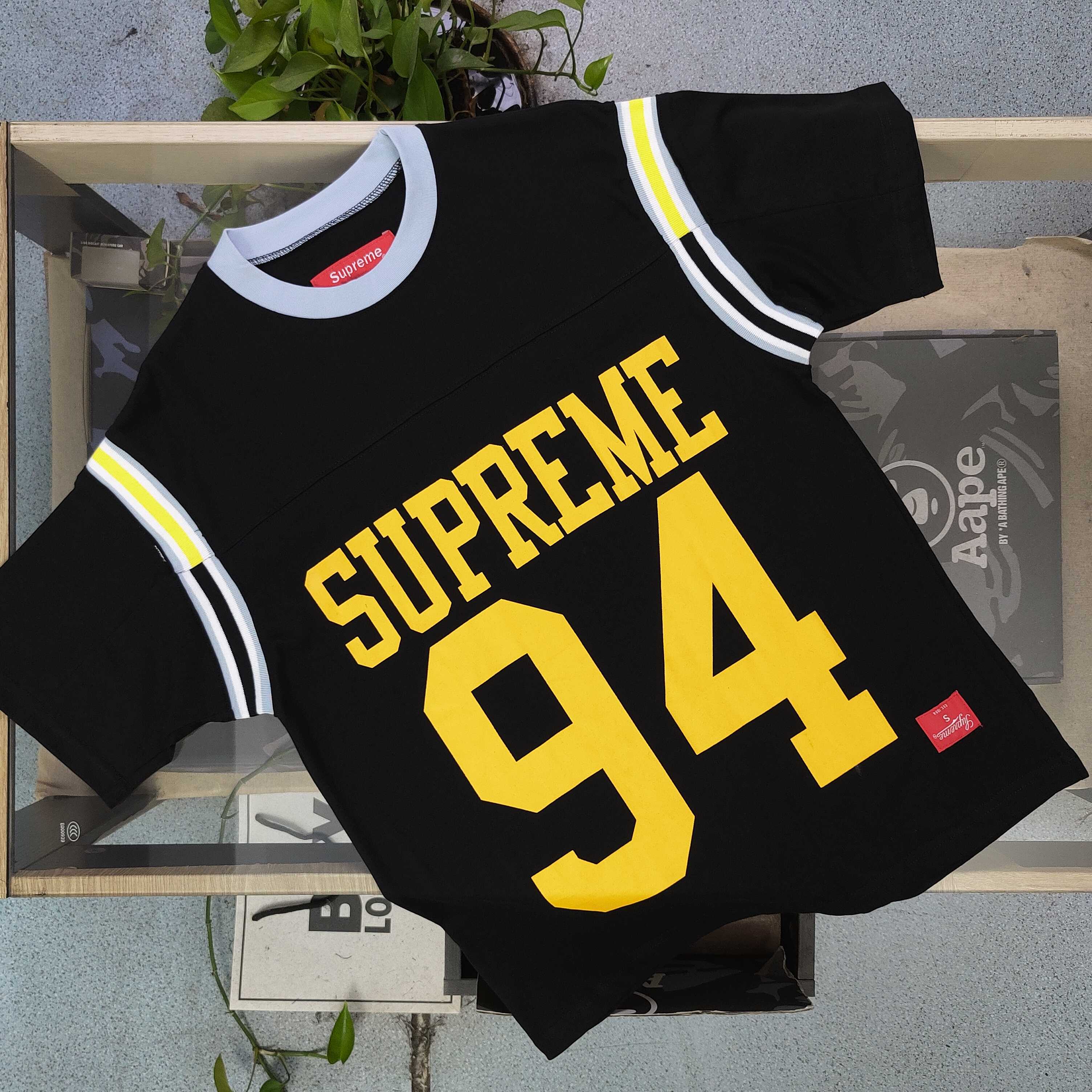 Supreme Weeki8 Split S/S Football Top Camiseta de Manga Corta para Hombre 4 a1749949369376 4034