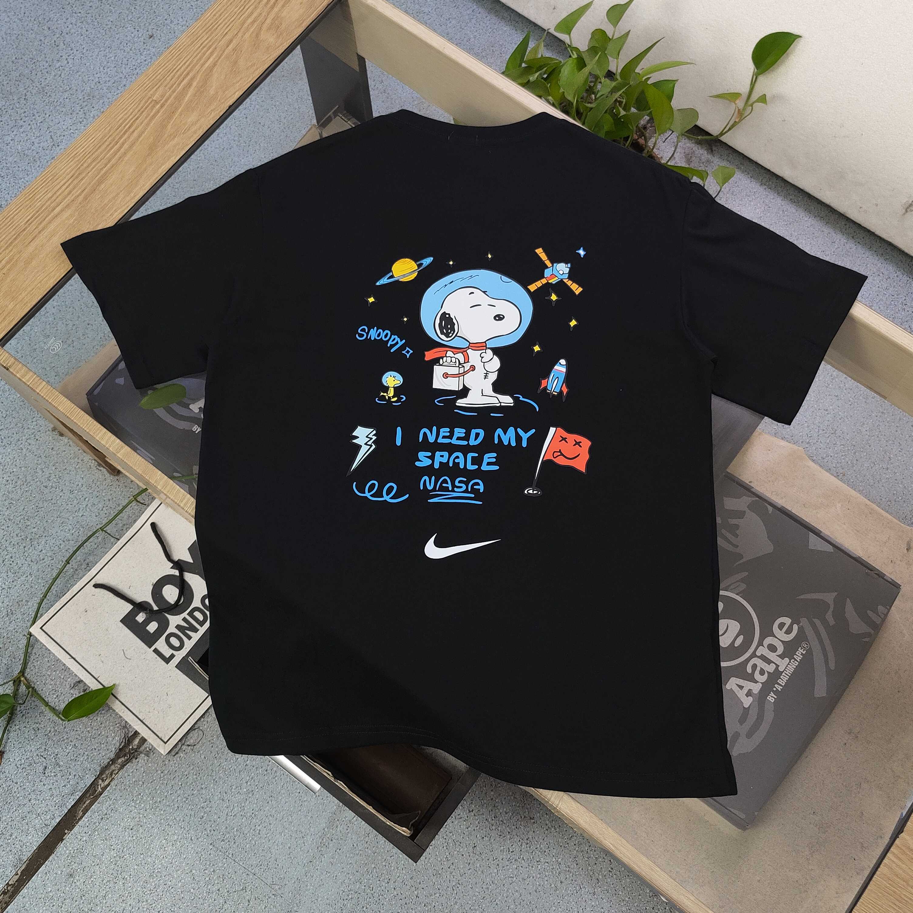 Nike x Snoopy Camiseta de Manga Corta con Estampado de Astronauta 5 a1750354945520 3676