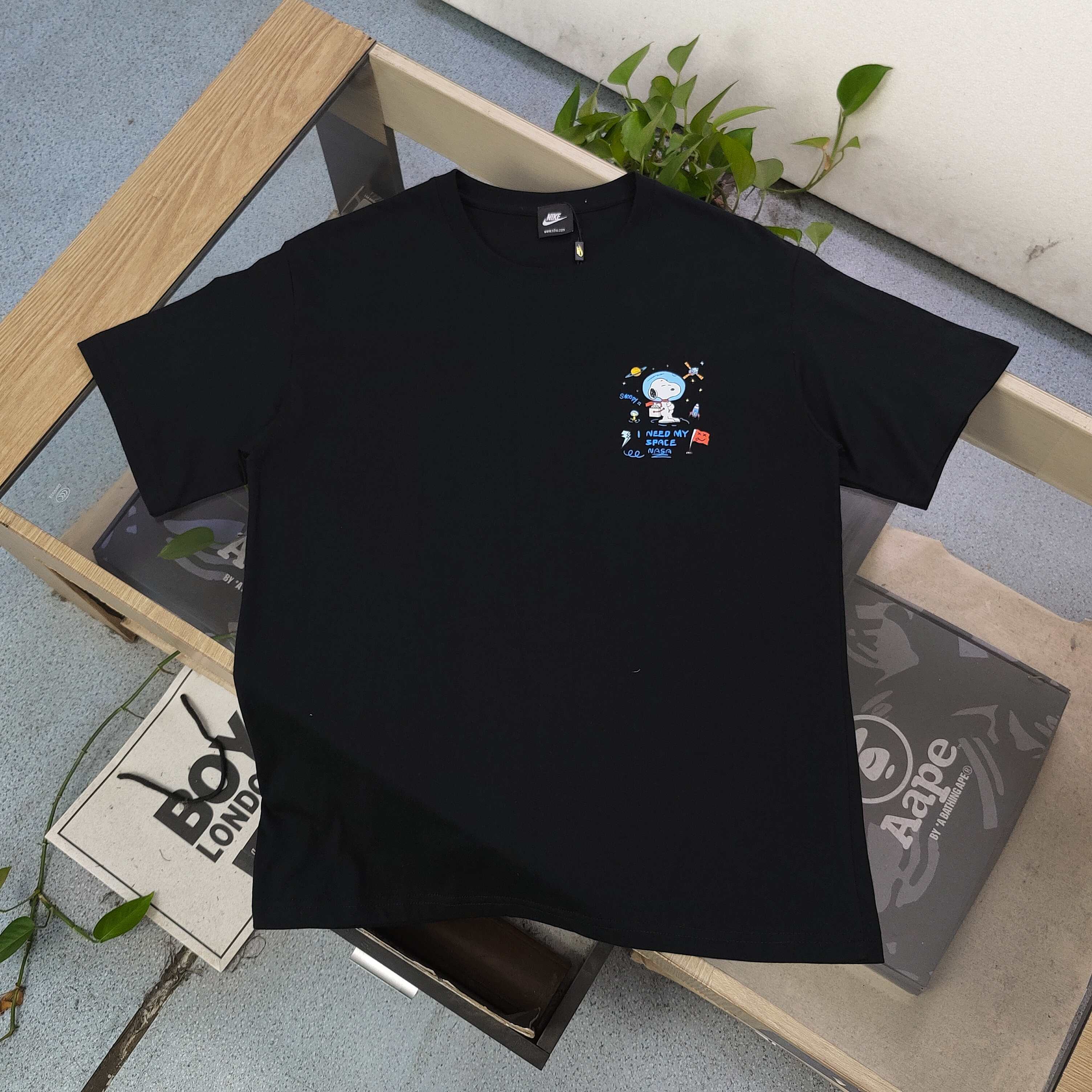 Nike x Snoopy Camiseta de Manga Corta con Estampado de Astronauta 4 a1750354945594 0471