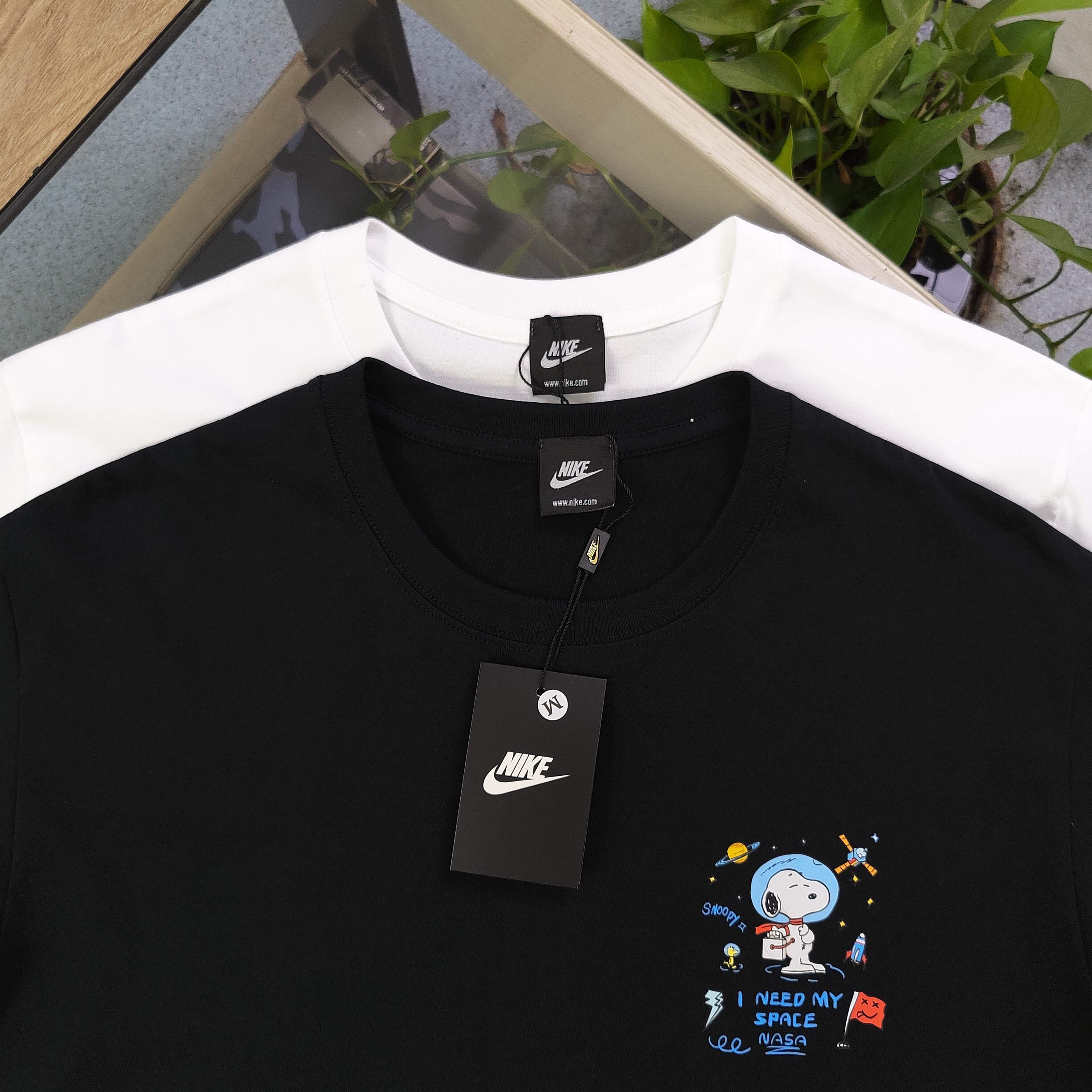 Nike x Snoopy Camiseta de Manga Corta con Estampado de Astronauta 10 a1750354948515 1214