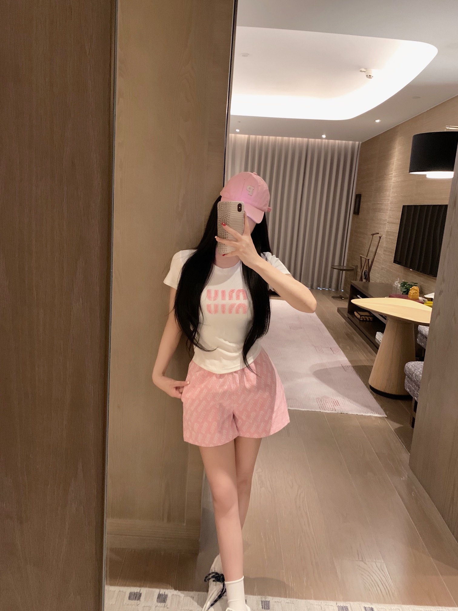 Miu Miu 25ss Beaded Set - Relaxed Fit, Trendy Look, Slimming Effect 3 i1744686112 3815 3