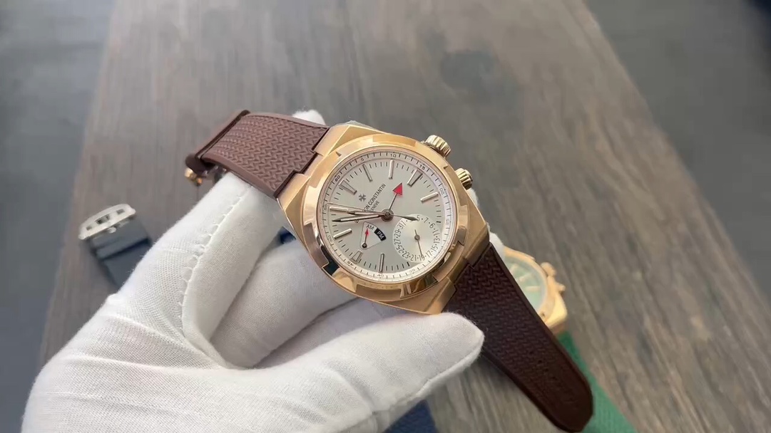 Vacheron Constantin Overseas Series 7920v/210A-B334 Automatic Men's Watch