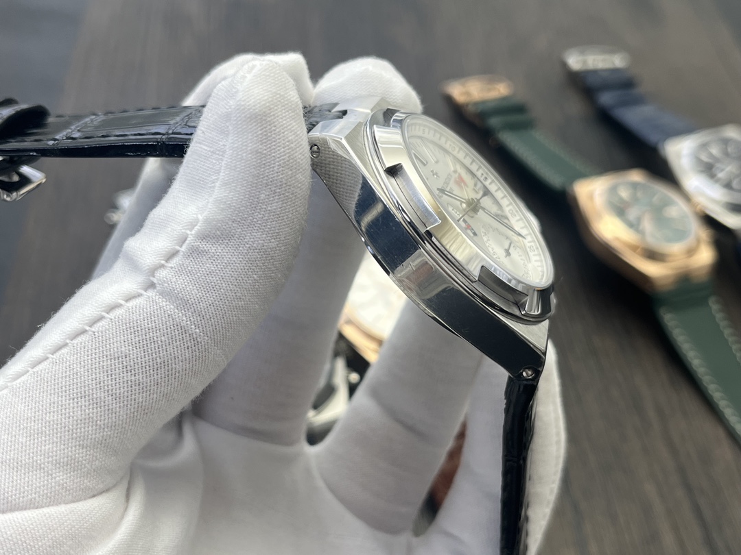Vacheron Constantin Overseas Series 7920V/210A-B334 Automatic Men's Watch 6 i1728229564 9386 0