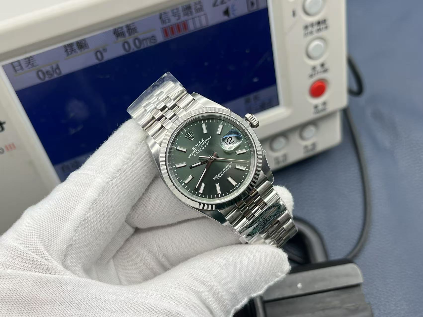 NO:156877,CLEAN Factory Wall Cracked Recommendation Highest Version CLEAN Factory/C Factory Rolex Rolex The latest launch, popular style Rolex 41MM log series watches!  1 is equipped with 11 super integrated movement, with a callback calendar function, and a cardless movement decoration. The movement is very stable!  2 complete table 904L stainless steel and ip vacuum electroplated platinum gold tooth ring / fading free replacement, the only size of the dog tooth ring!  3 The dial is infinitely close to the original, especially the green one!  Mint green color pair!  4 The only calendar font version in the market. Comparison of authenticity and false fonts from 1 to 31 in the following fonts!  5. The only way to achieve pointer luminescence/word nail luminescence is to achieve the same color because they are all processed by third-party factories   self-purchased Swiss c1 c3 luminescence powder!  6-character nails/crown mark nails, fully platinum electroplating treatment!  CLEAN Factory's masterpiece is born for the ultimate. Welcome all watch friends to appreciate it!  ,christian louboutin,rolex19860909CLEAN Factory墙裂推荐 最高版本 CLEAN厂/C厂 Rolex劳力士 最新推出,热门款式劳力士41MM日志系列腕表！ 1搭载11超级一体机芯,可回调日历功能,无卡度机芯装饰 机芯及其稳定！ 2整表904L精钢 以及ip真空电镀铂金牙圈 /掉色免费更换,狗牙圈唯一对版尺寸！ 3表盘太阳纹无限接近原装 铽别是绿色！薄荷绿颜色对版！ 4全市场唯一日历字体对版 后续1-31号挨个字体真假对比！ 5唯一做到指针夜光/字钉夜光 做到同色 因为都是第三方工厂加工 自购瑞士 c1 c3夜光粉！ 6字钉/皇冠唛头钉 全白金电镀处理！ CLEAN Factory匠心力作 只为极致而生 欢迎各位表友品鉴！,,christian louboutin,rolex,Watch