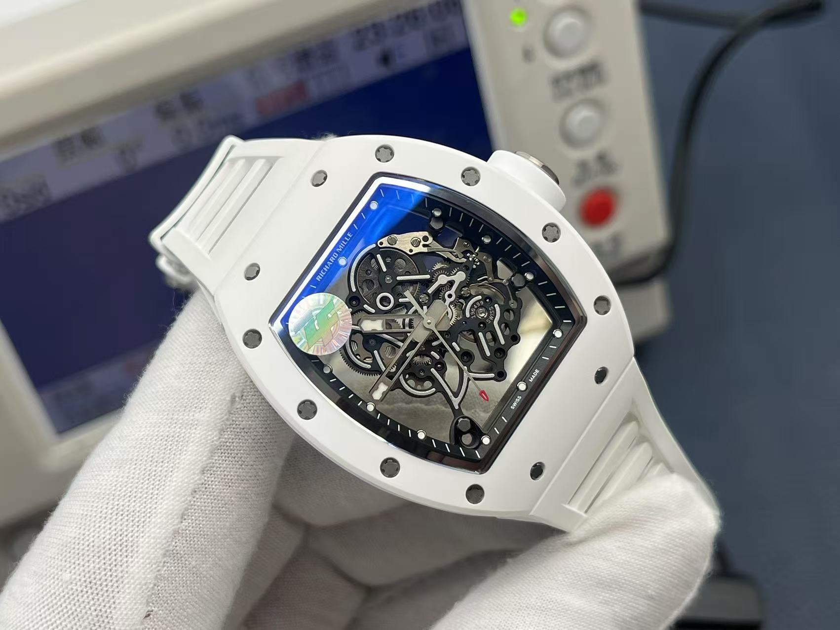 NO:158339,ZF.factoty Richard Miller RM-V3 version White legend ~ the upstart watch king!  [Case] ​​49.90*42.70MM size, the white case is developed using two different materials. The white ceramic surface is made of sand-milled ATZ. The ultra-high hardness ceramic produced by the pressure of the ceramic alumina infusion bar. It has a delicate color, scratch resistance and corrosion resistance. The bottom and side are the only materials and workmanship in the market that are consistent with the genuine product. The white fluoroelastomer is poured into a grade 5 titanium alloy. The entire manufacturing process is like the steps of building a house. The basic structure of the 5 titanium alloy is formed by the white fluoroelastomer, and it is then poured by white fluoroelastomer. It is light and resistant to everything. It is very comfortable. [Movement] V3 version new all-in-one machine Caliber  The RMUL2 manual winding movement has the same appearance as the genuine product. It is made of 5-grade titanium alloy, equipped with PVD coating, Titalyt treatment substrate and bridge plate, ensuring the best steelness of the overall structure, good flatness of the parts surface and perfect operation of the gear train. It also has a variety of functions such as bidirectional winding, adjustable barrels and shockproof, and the accuracy and stability have reached an extraordinary level. (Double barrels operate like genuine products) Note ZF factory is the only one in the market who dares to invest a lot of money, using 