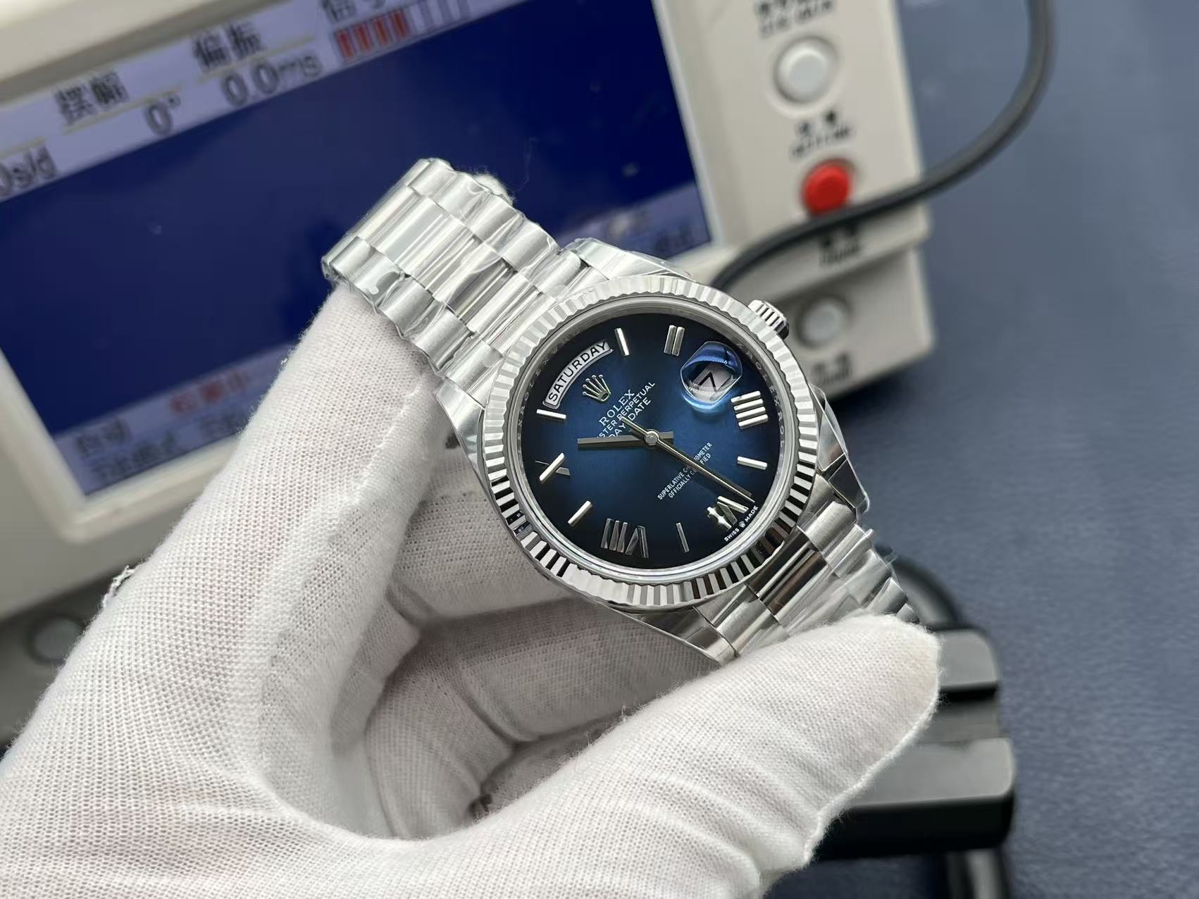 NO:387955,THB Rolex DD Weekly Date V3 Ultimate Edition Weight Terminator Breakthrough (original gram) has launched the only special version of the original size, the most suitable version of the genuine weight and the most perfect details on the market. THB three has not been realized for a long time. Fans who have been looking forward to it use the real thing as the answer 'Don't fade!  No skin loss!  No thickening!  》 The ceiling DD uses a new counterweight technology to increase the overall weight, not simply thickening the bottom cover and making the whole watch thicker and heavier. THB perfectly realizes the use of new technology to make the strap and case evenly weighted, and it is convenient for customers to use practical equipment. The factory specially gave away 2 straps assembled, with a weight of more than gram, and the precious metal literal authentic mold opening 11, equipped with the latest version of the movement, with a super long power reserve of 70 hours, bid farewell to the light and puffy and the market failed to achieve the right version. The only case straps are all weight, gold edge weekly calendar type DAY-DATE 402 time to break the salary THB answer!  Produced by THB, it must be a fine product!  ,,rolex19860909THB 劳力士DD星期日历型v3终极版重量终结者突破（原装克）火爆推出唯一对版原装尺寸,市面上最对版正品重量,细节最完美的DD THB三不实现期盼已久的粉丝们以实物为答案《不掉色！不掉皮！不加厚！》 天花板 DD采用全新配重技术整体加重,不是简单的加厚底盖和把整表做厚而做重. THB完美实现采用全新的技术使表带和表壳均匀加重以及方便客人实用工厂特意赠送2节表带装配,重量达到克以上,贵金属字面完美正品开模11,搭载采用最新版本的 机芯,超长动力储存70小时,告别轻飘飘以及市场未能实现对版的唯一一款表壳表带均为重量金边星期日历型DAY-DATE402年时间突破工资的THB答案！ THB出品,必是精品！,,rolex,Watch